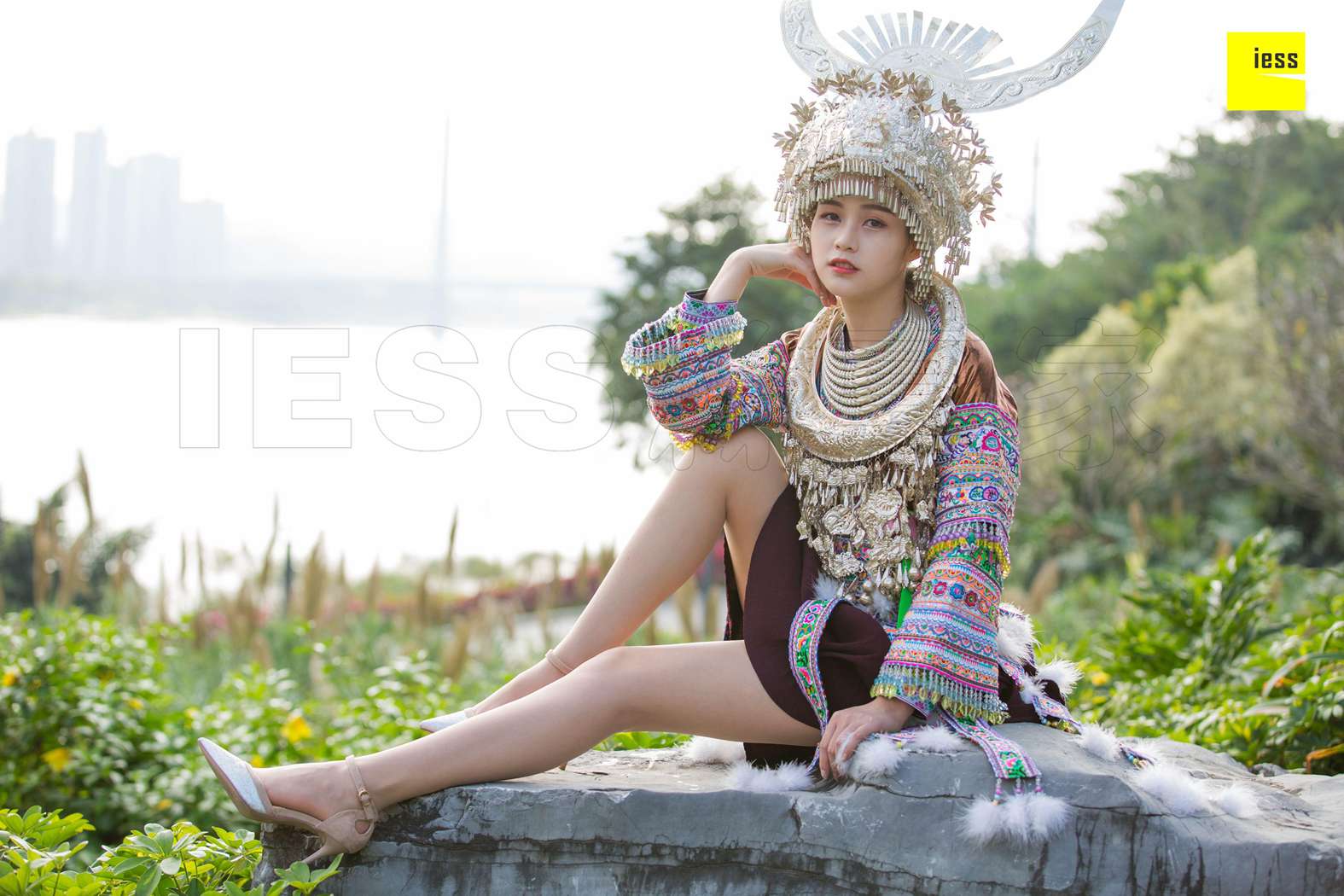 图片[43]-[IESS异思趣向] 2018.12.05《魔鬼周三》特刊45期：九妹 穿丝的苗族九妹 在线浏览 – 速更版-美库