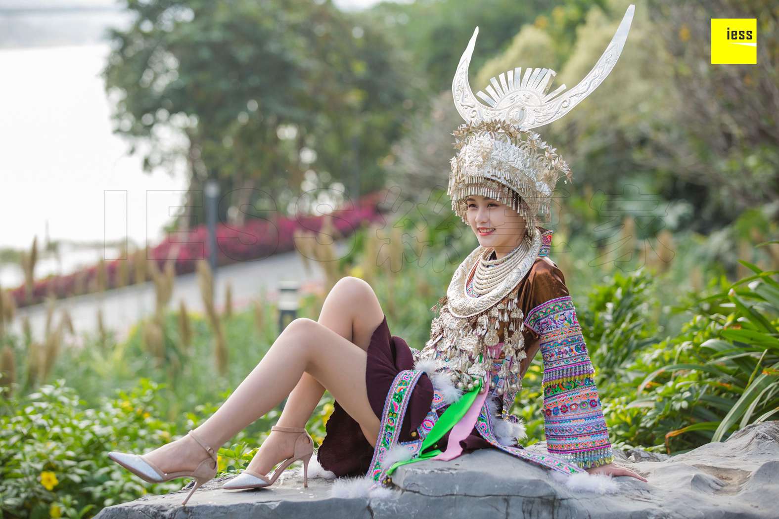 图片[70]-[IESS异思趣向] 2018.12.05《魔鬼周三》特刊45期：九妹 穿丝的苗族九妹 在线浏览 – 速更版-美库