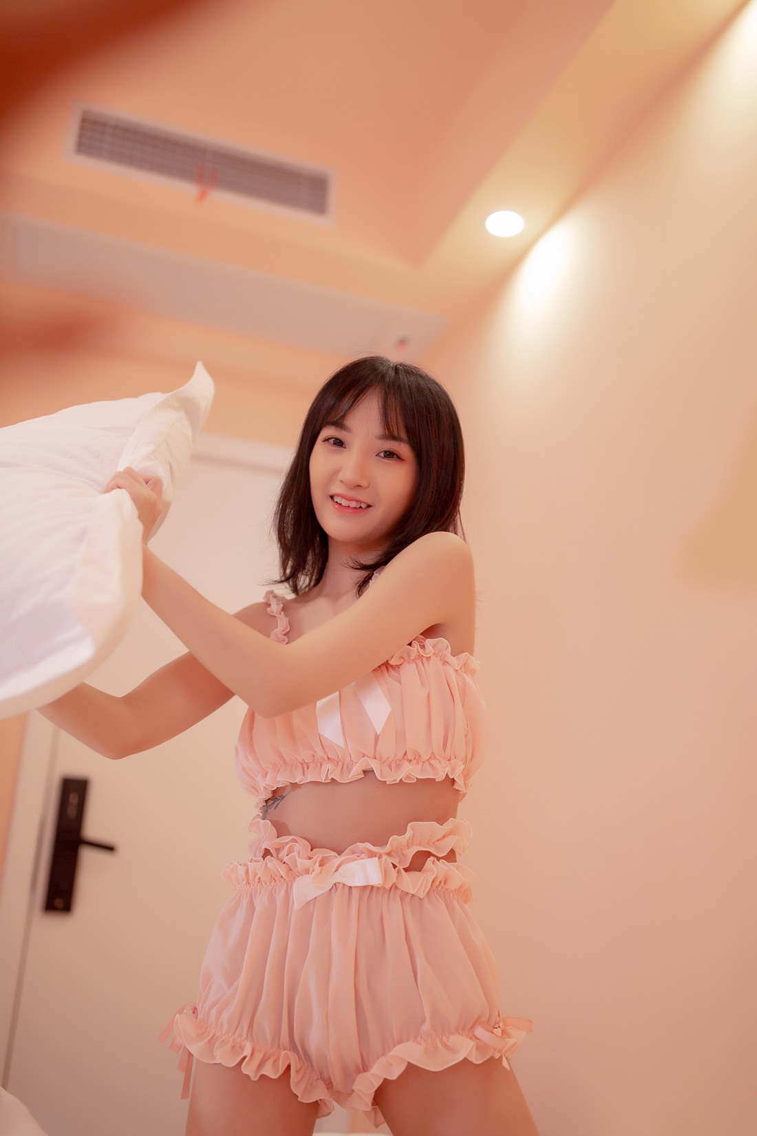 图片[6]-[YALAYI雅拉伊]2020.09.02 NO.697 落落《女友宅日志》在线浏览 – 速更版-美库