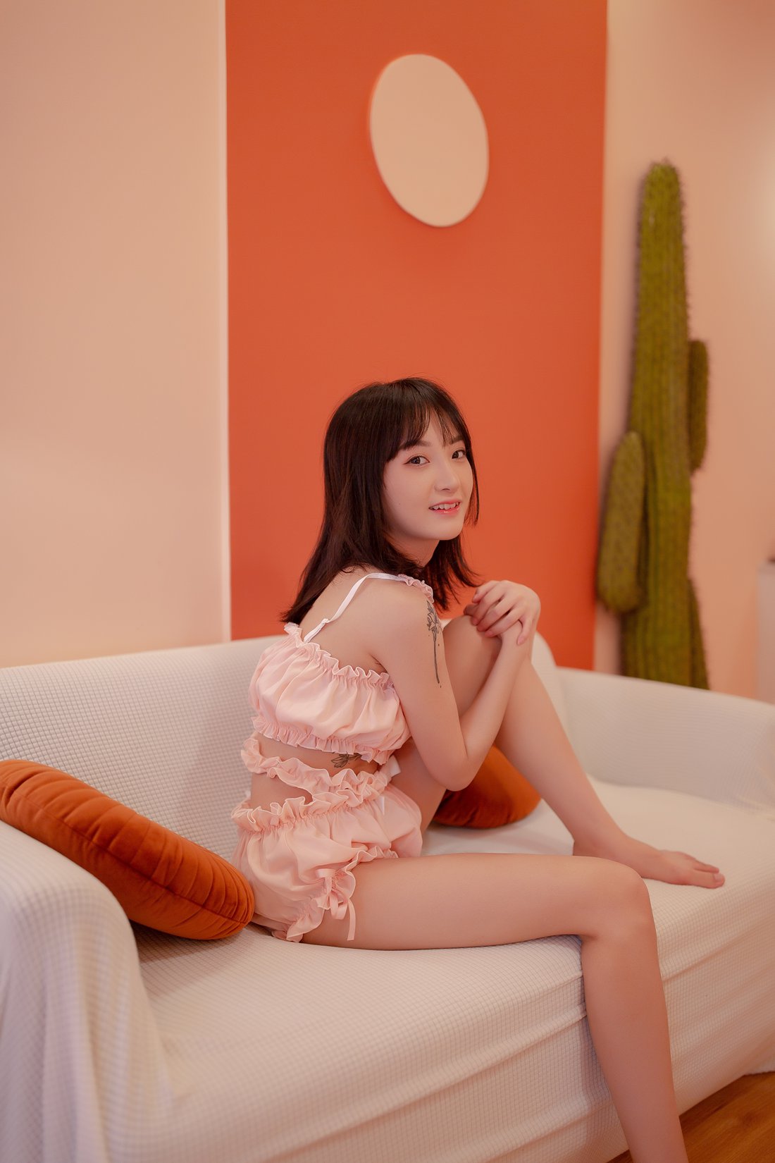 图片[3]-[YALAYI雅拉伊]2020.09.02 NO.697 落落《女友宅日志》在线浏览 – 速更版-美库