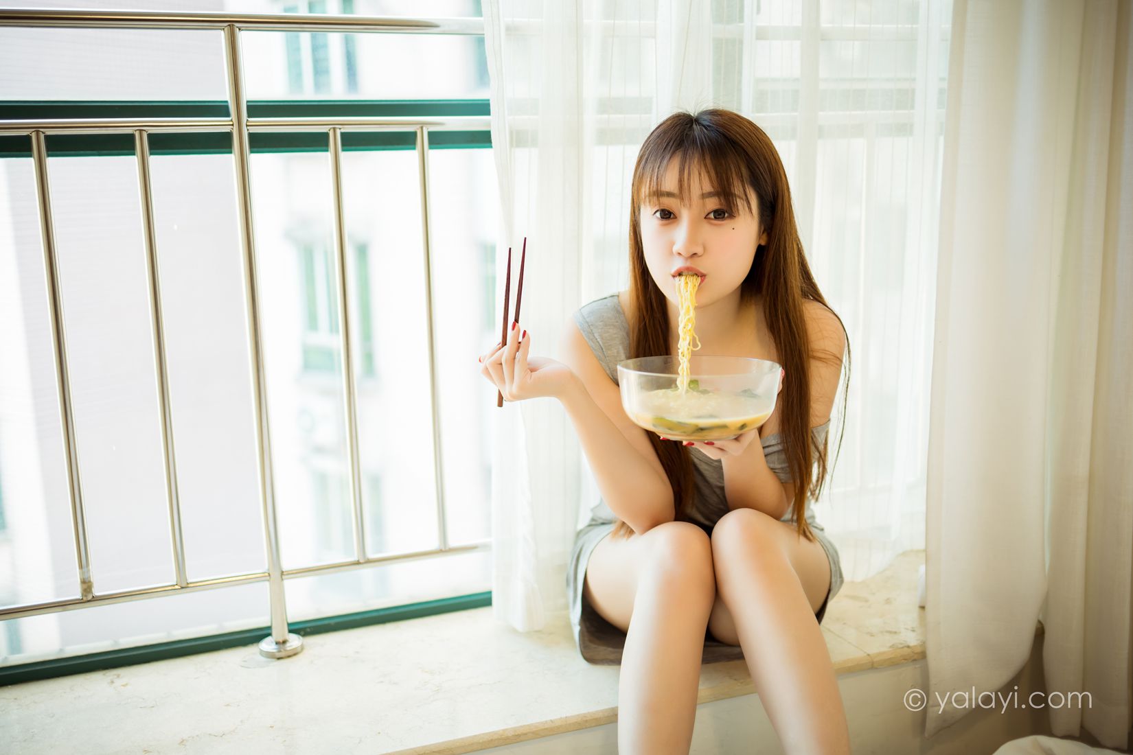 [YALAYI雅拉伊] 2020.10.02 NO.709 虞艺《吃货女友》 在线浏览 – 雅色汇