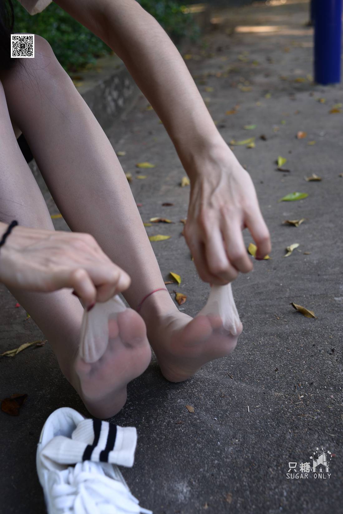 图片[259]-[只糖棉袜] NO.043 文文 包臀裙肉丝棉袜小白鞋 在线浏览 – 速更版-美库