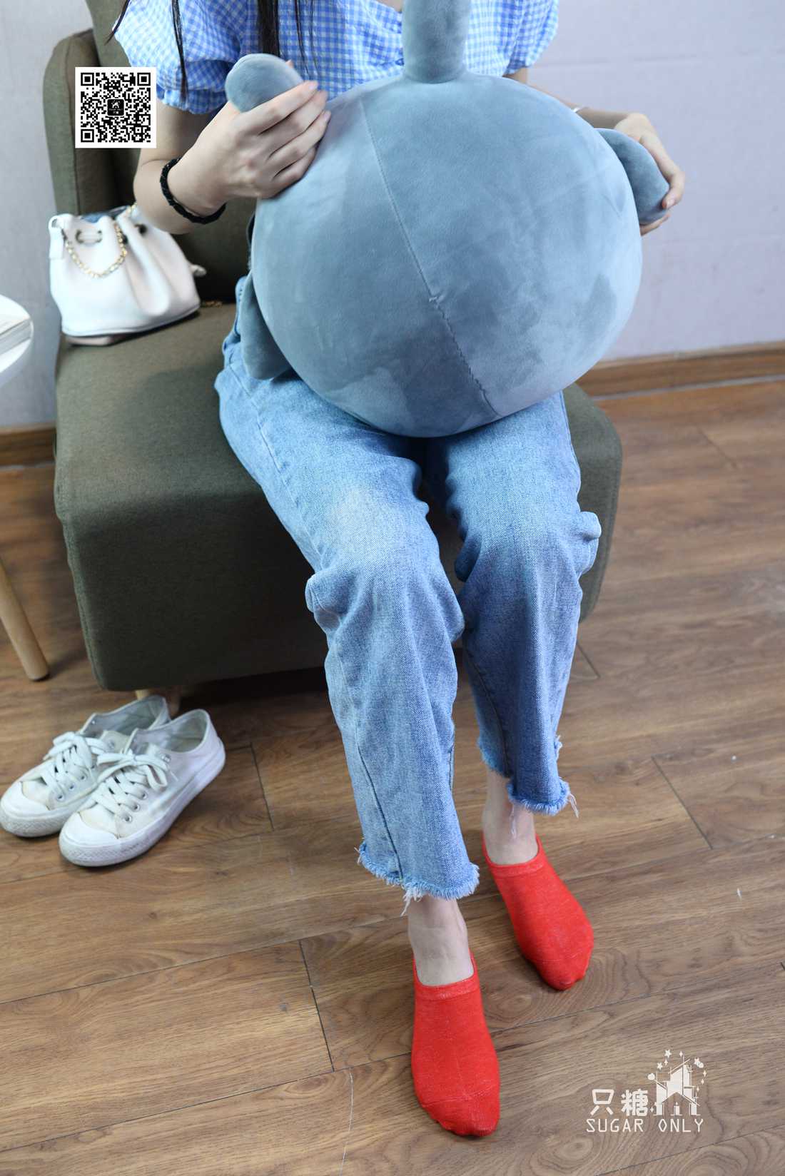 图片[176]-[只糖棉袜] NO.049 小白鞋里的一抹红 在线浏览 – 速更版-美库