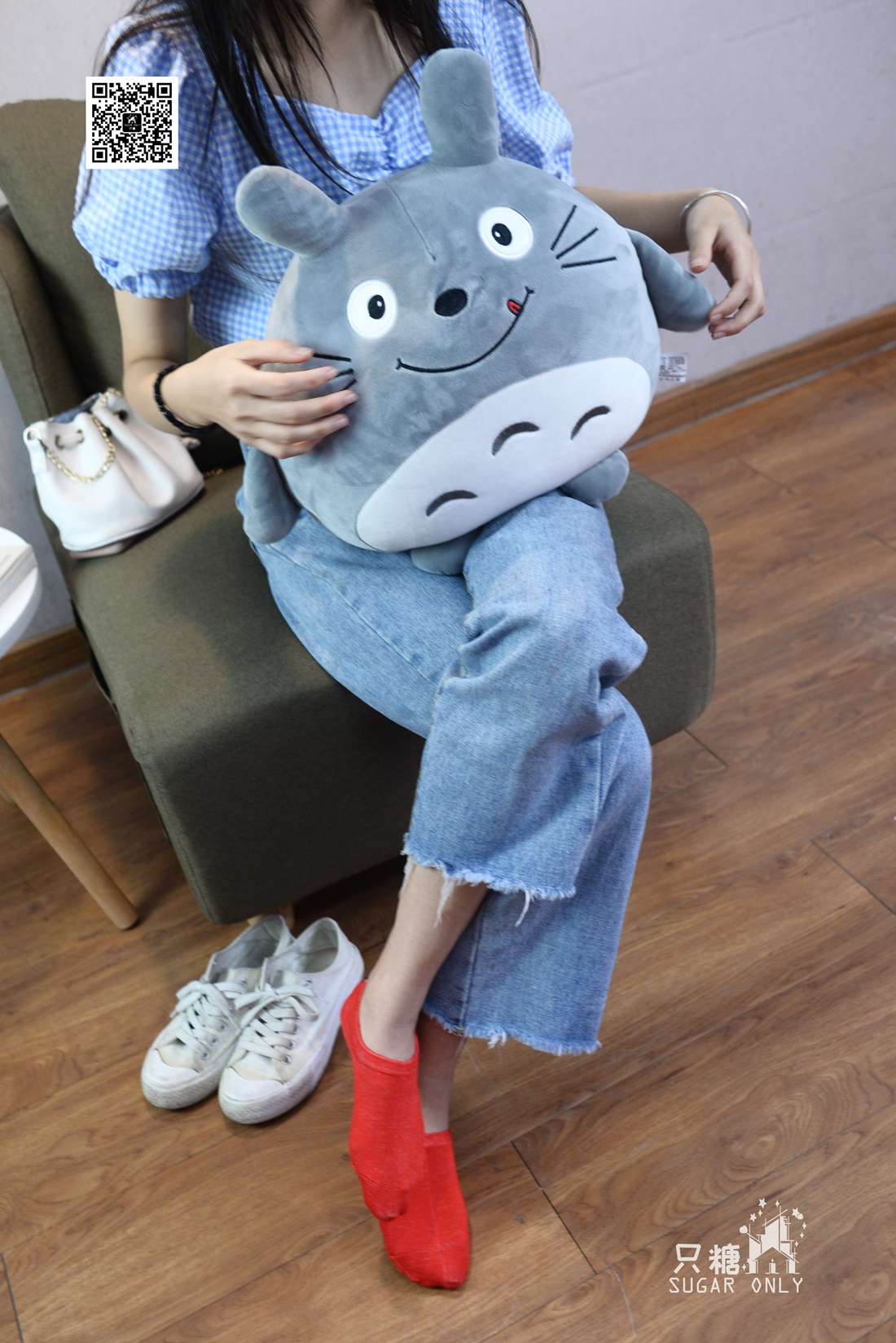 图片[71]-[只糖棉袜] NO.049 小白鞋里的一抹红 在线浏览 – 速更版-美库