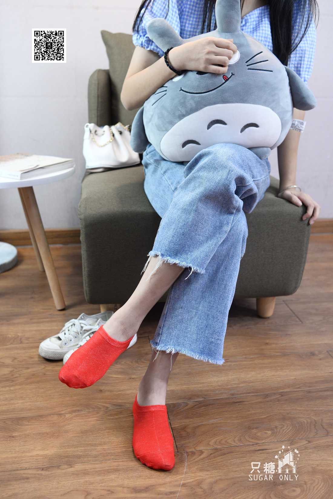 图片[4]-[只糖棉袜] NO.049 小白鞋里的一抹红 在线浏览 – 速更版-美库