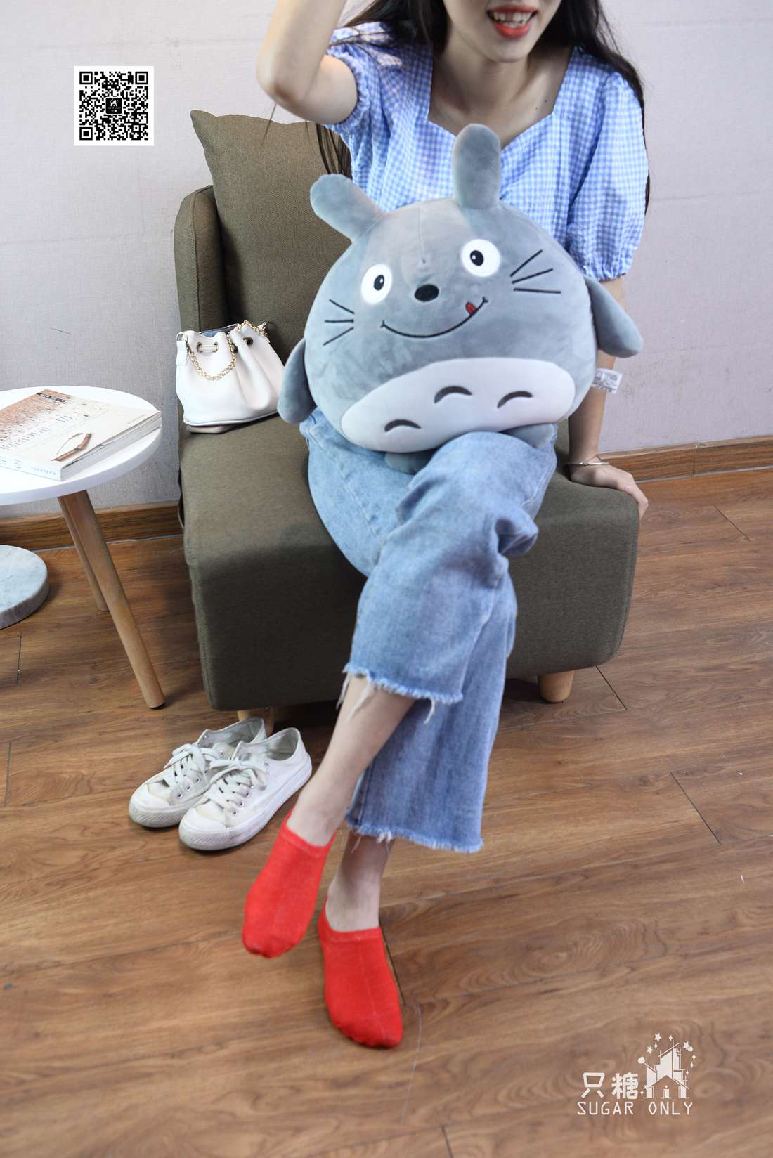 图片[64]-[只糖棉袜] NO.049 小白鞋里的一抹红 在线浏览 – 速更版-美库