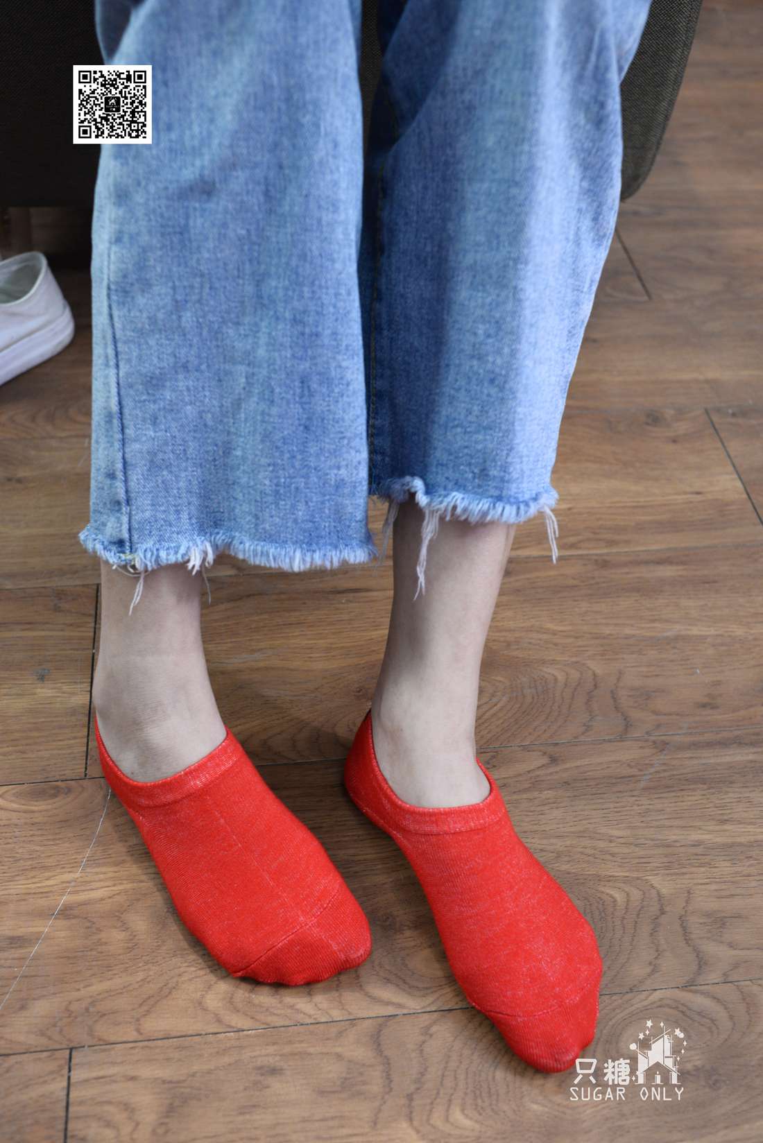 图片[6]-[只糖棉袜] NO.049 小白鞋里的一抹红 在线浏览 – 速更版-美库