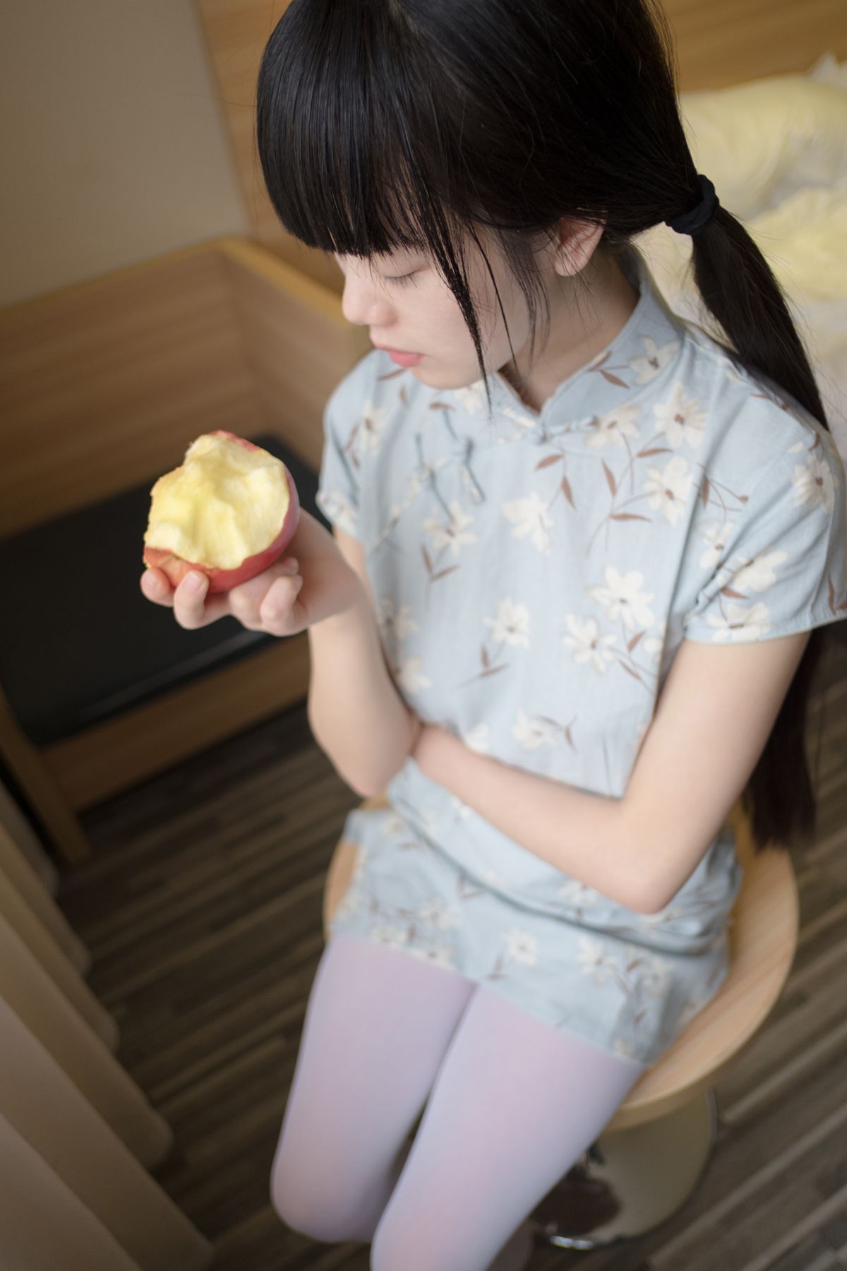 图片[12]-微博萌妹子@西尔酱 – 兰草旗袍篇 在线浏览 – 速更版-美库