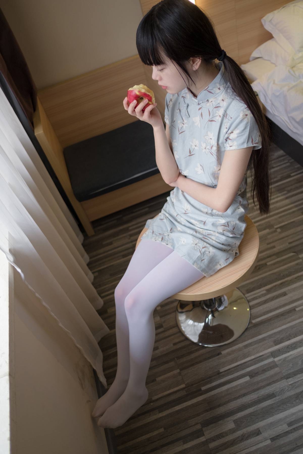 图片[18]-微博萌妹子@西尔酱 – 兰草旗袍篇 在线浏览 – 速更版-美库