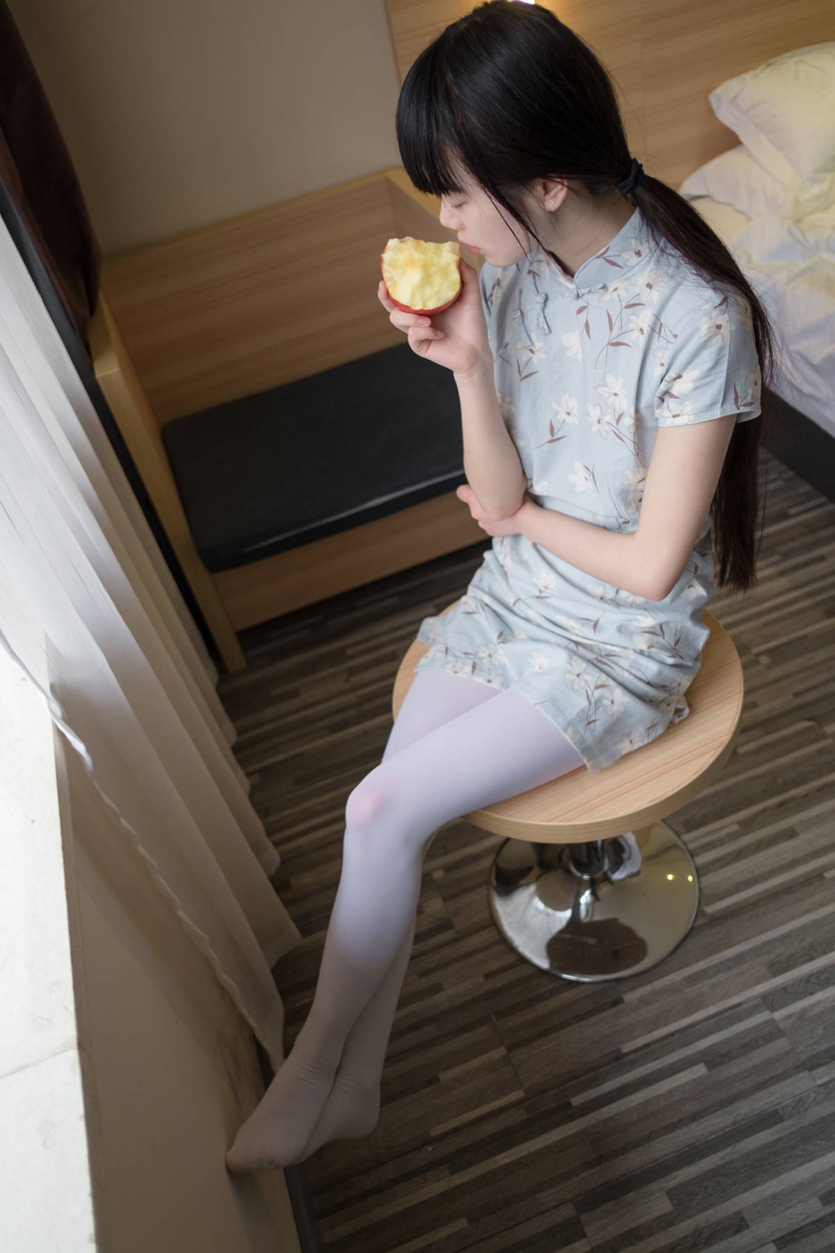 图片[22]-微博萌妹子@西尔酱 – 兰草旗袍篇 在线浏览 – 速更版-美库