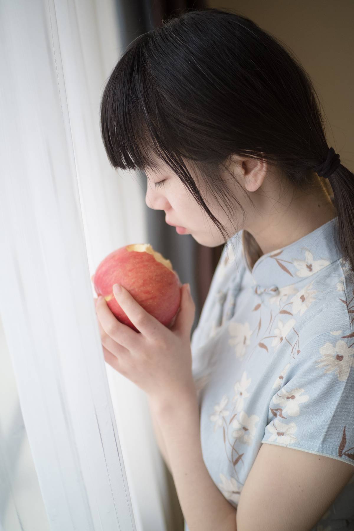 图片[28]-微博萌妹子@西尔酱 – 兰草旗袍篇 在线浏览 – 速更版-美库