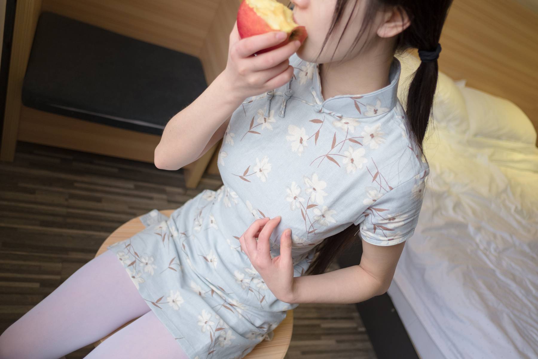 图片[29]-微博萌妹子@西尔酱 – 兰草旗袍篇 在线浏览 – 速更版-美库