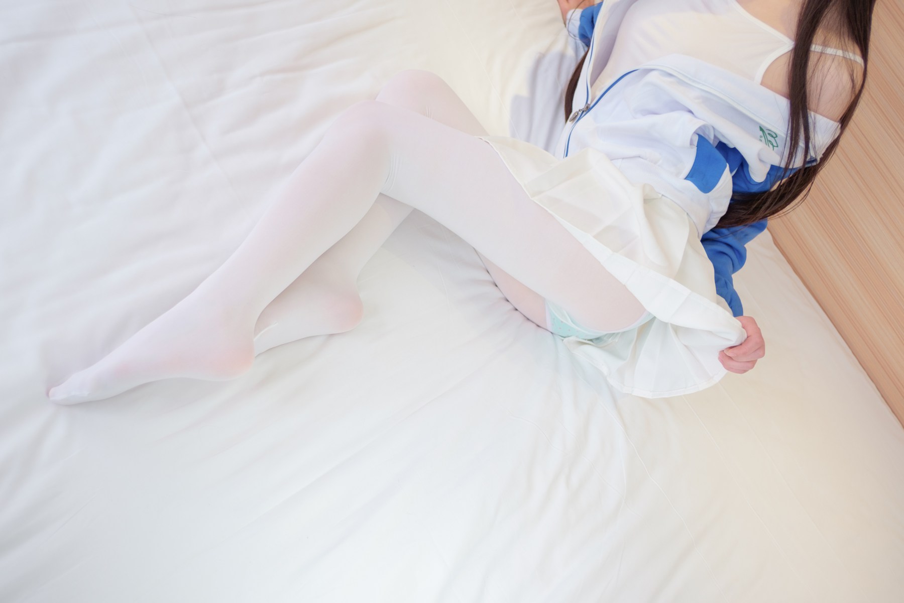 图片[15]-微博萌妹子@西尔酱 – 校服白丝 在线浏览 – 速更版-美库