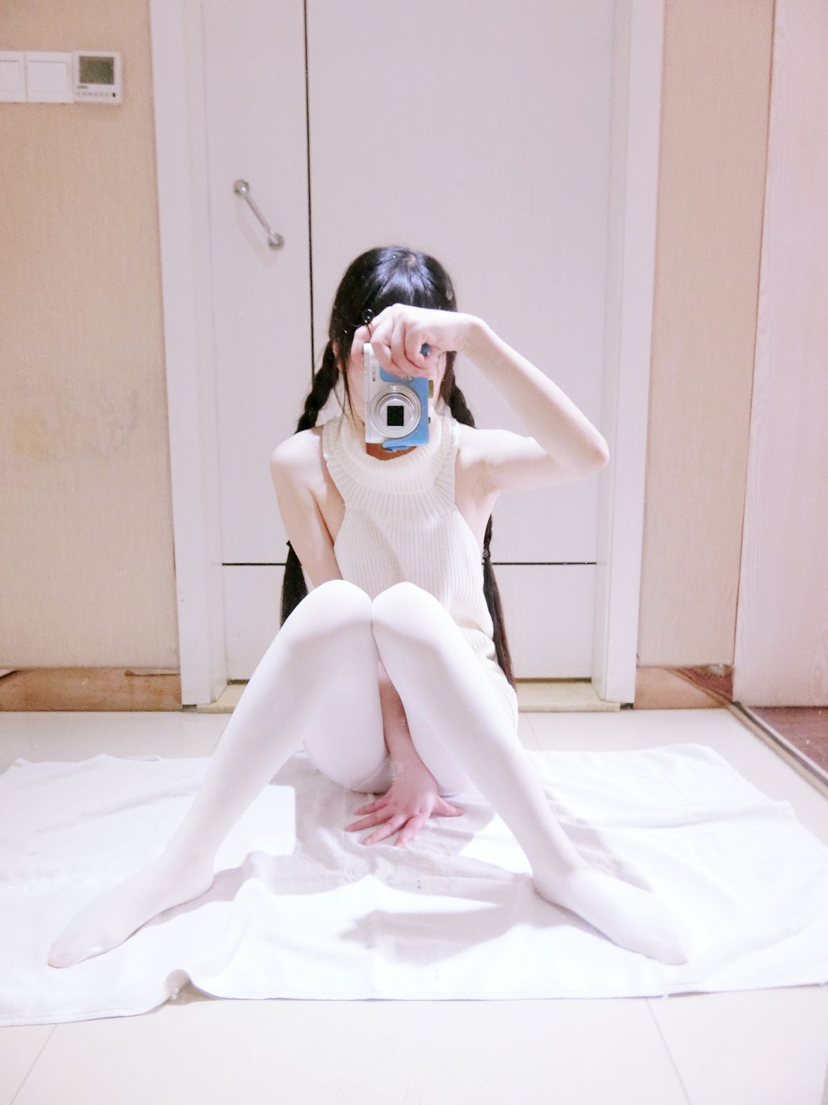 图片[10]-微博萌妹子@西尔酱 – 露背毛衣 在线浏览 – 速更版-美库