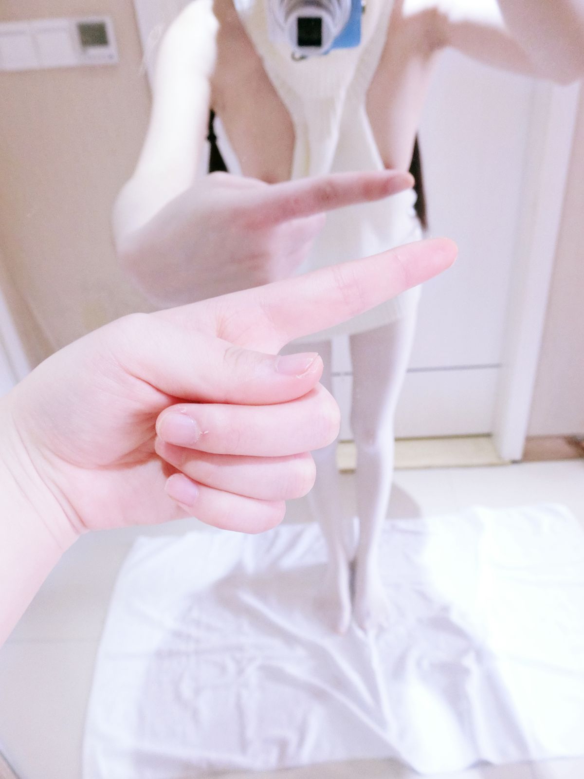 图片[31]-微博萌妹子@西尔酱 – 露背毛衣 在线浏览 – 速更版-美库