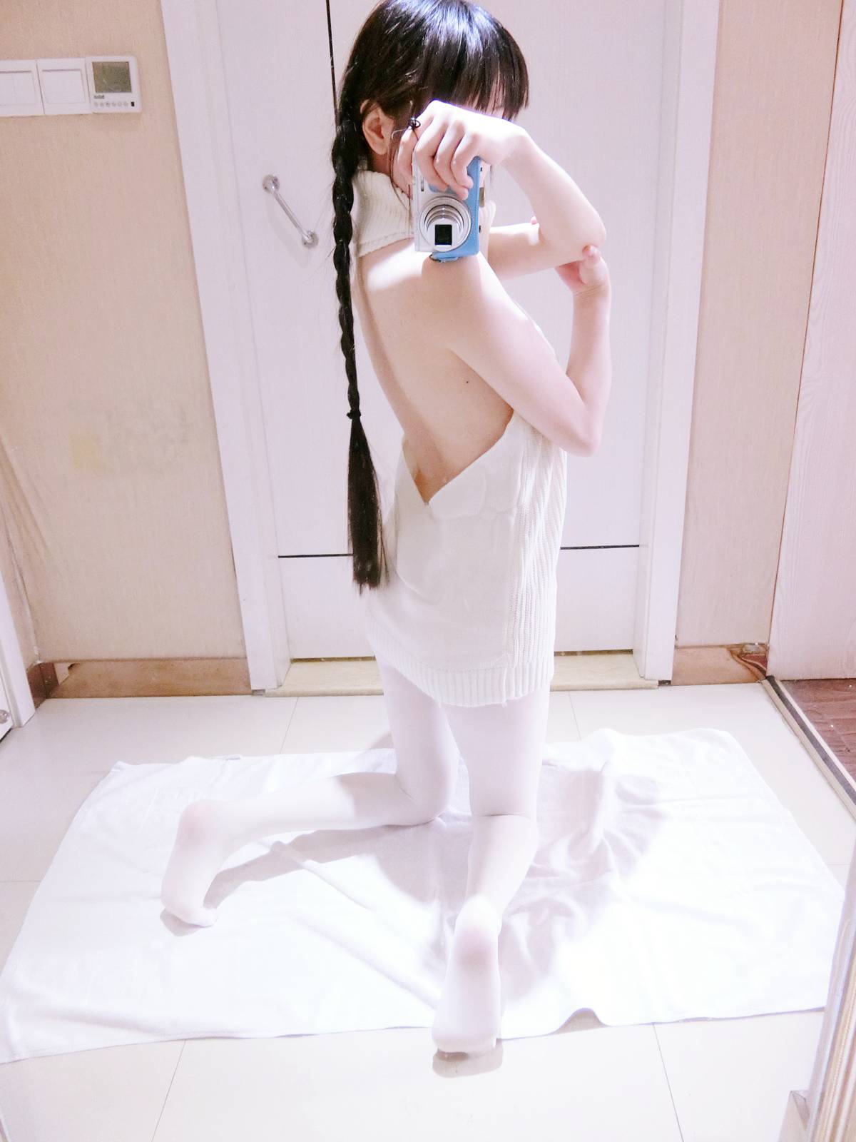 图片[49]-微博萌妹子@西尔酱 – 露背毛衣 在线浏览 – 速更版-美库