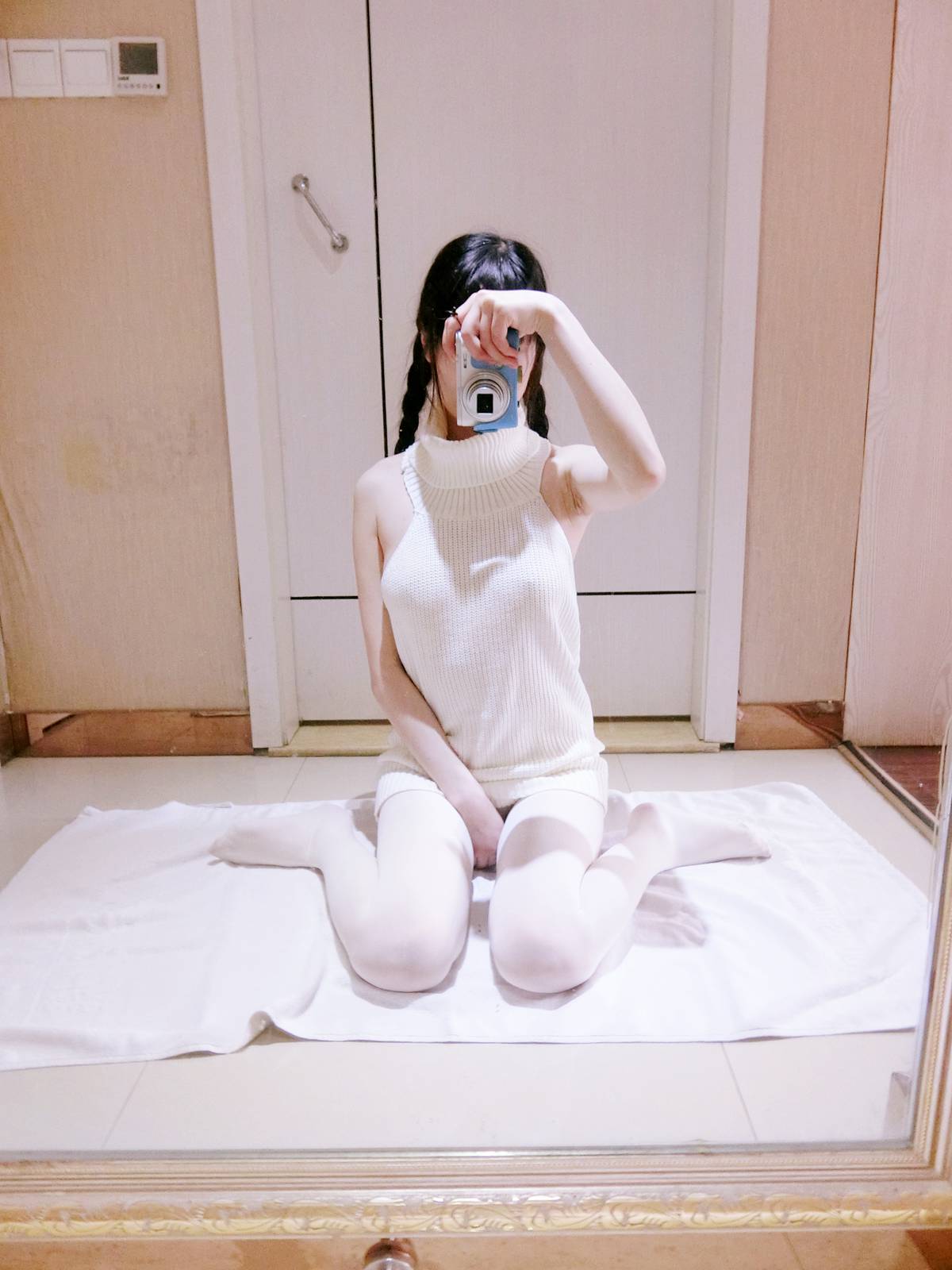 图片[54]-微博萌妹子@西尔酱 – 露背毛衣 在线浏览 – 速更版-美库