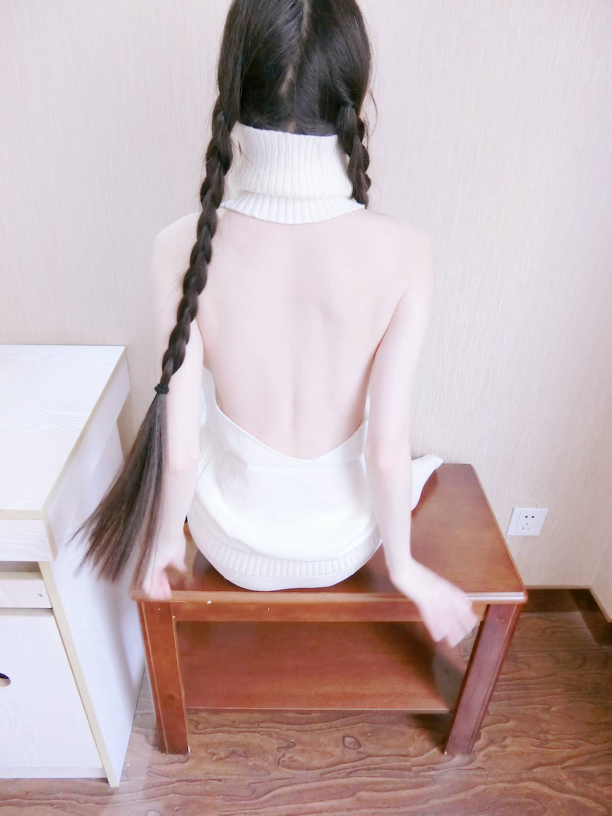 图片[56]-微博萌妹子@西尔酱 – 露背毛衣 在线浏览 – 速更版-美库