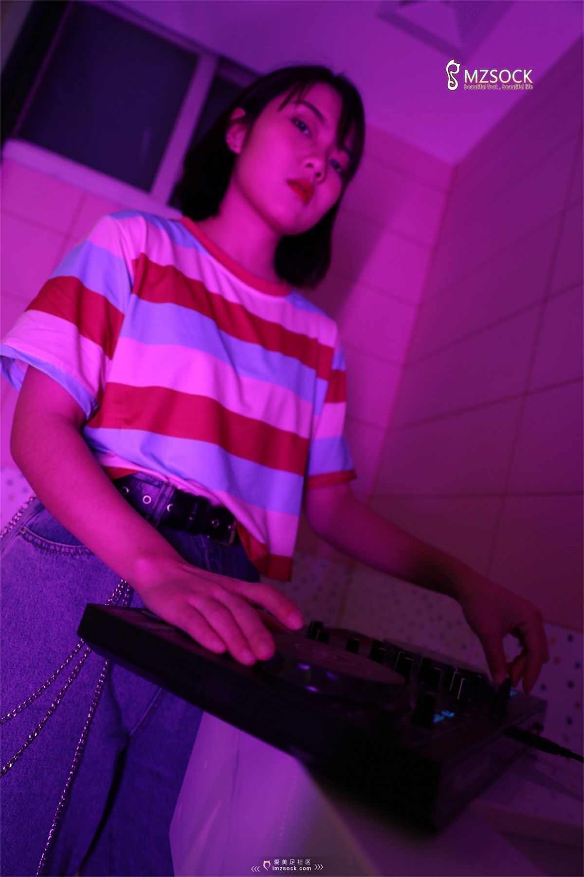 图片[17]-[MZSOCK爱美足] No.086 婷婷 在线浏览 – 速更版-美库