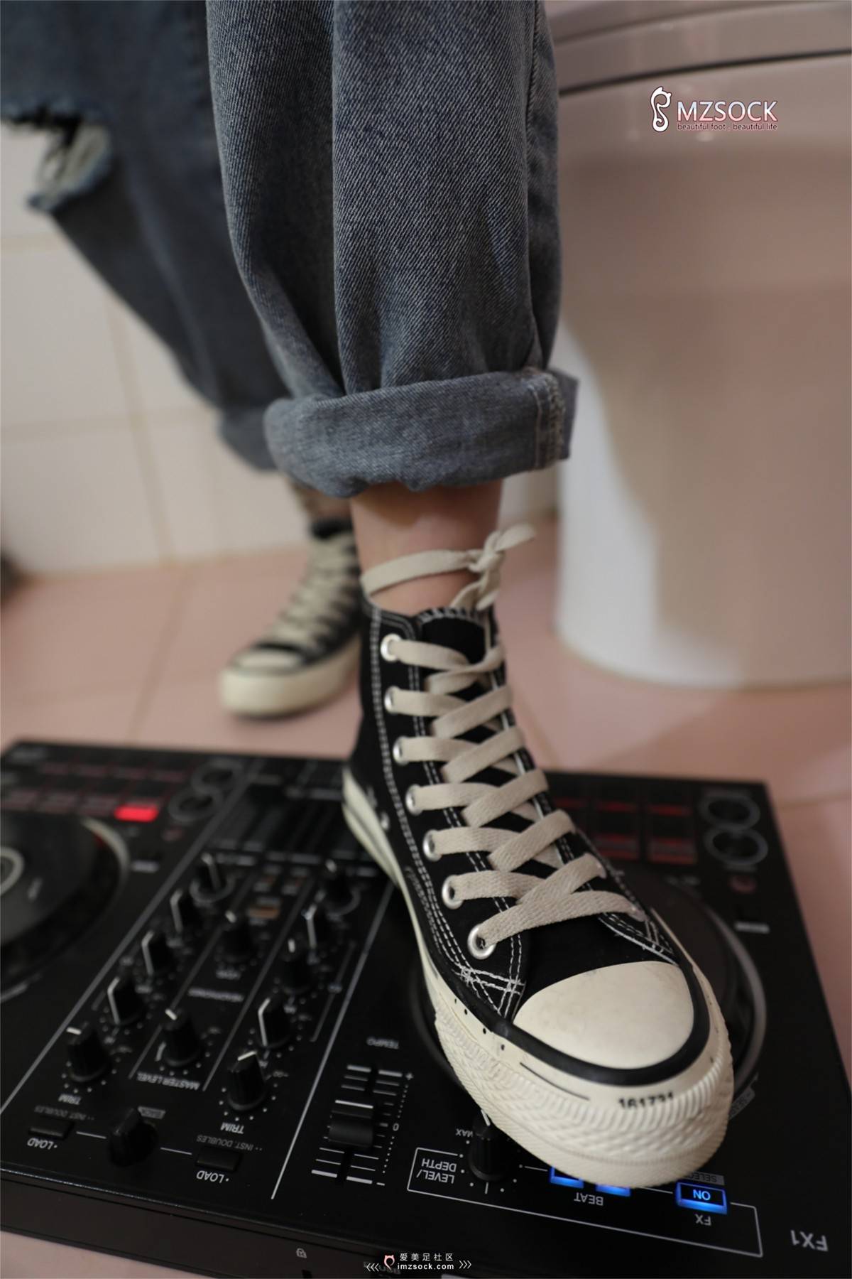 图片[21]-[MZSOCK爱美足] No.086 婷婷 在线浏览 – 速更版-美库