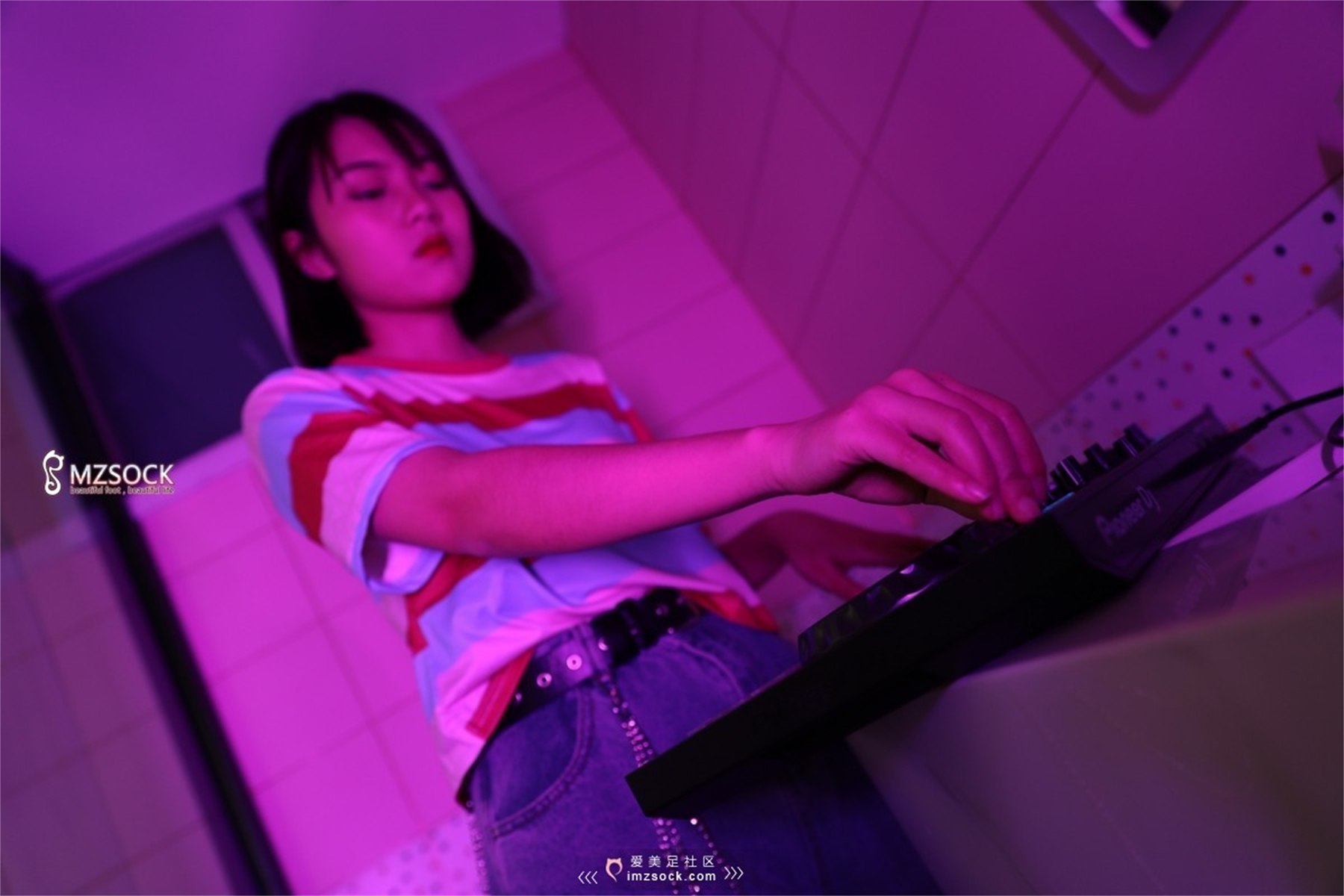 图片[31]-[MZSOCK爱美足] No.086 婷婷 在线浏览 – 速更版-美库