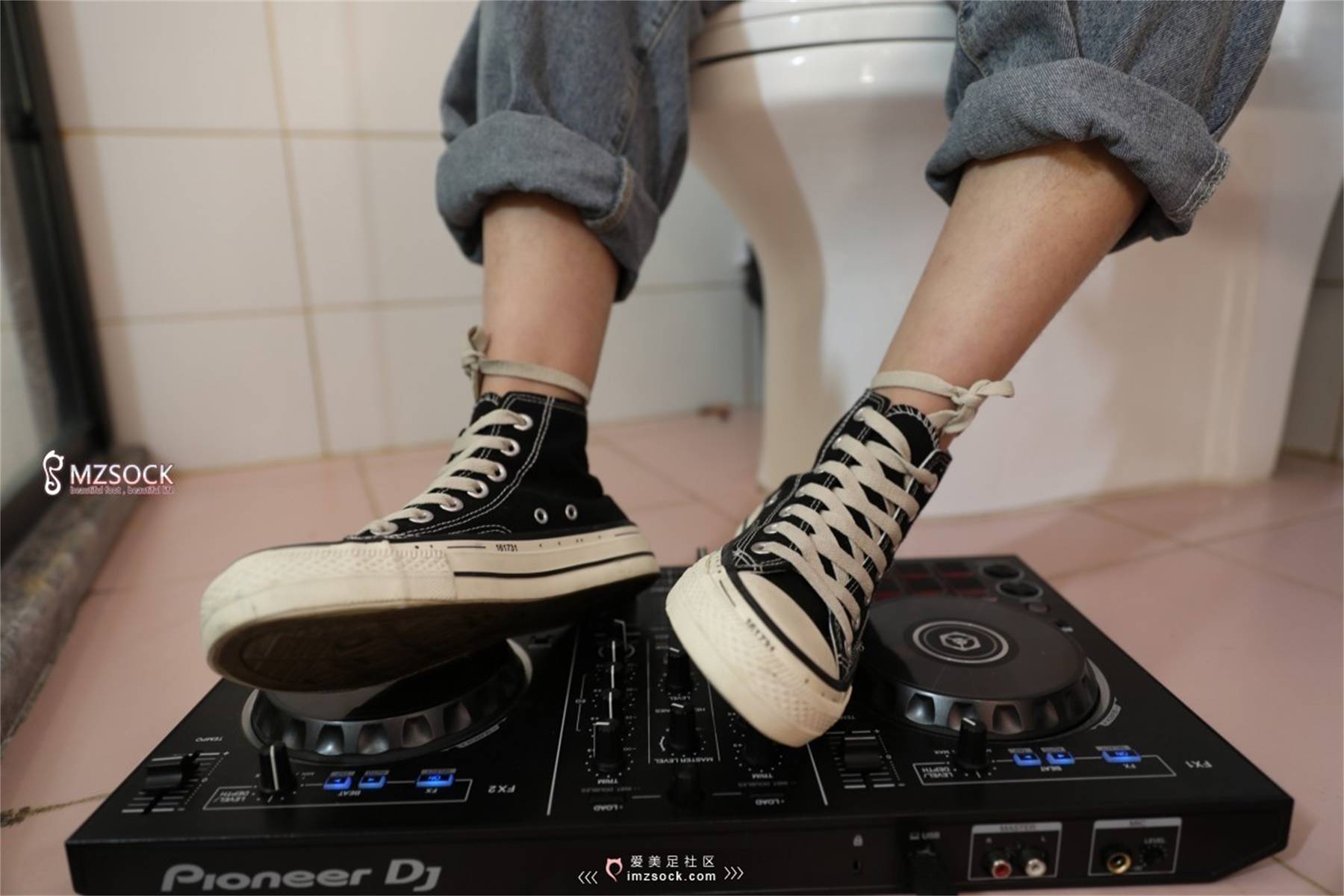 图片[60]-[MZSOCK爱美足] No.086 婷婷 在线浏览 – 速更版-美库