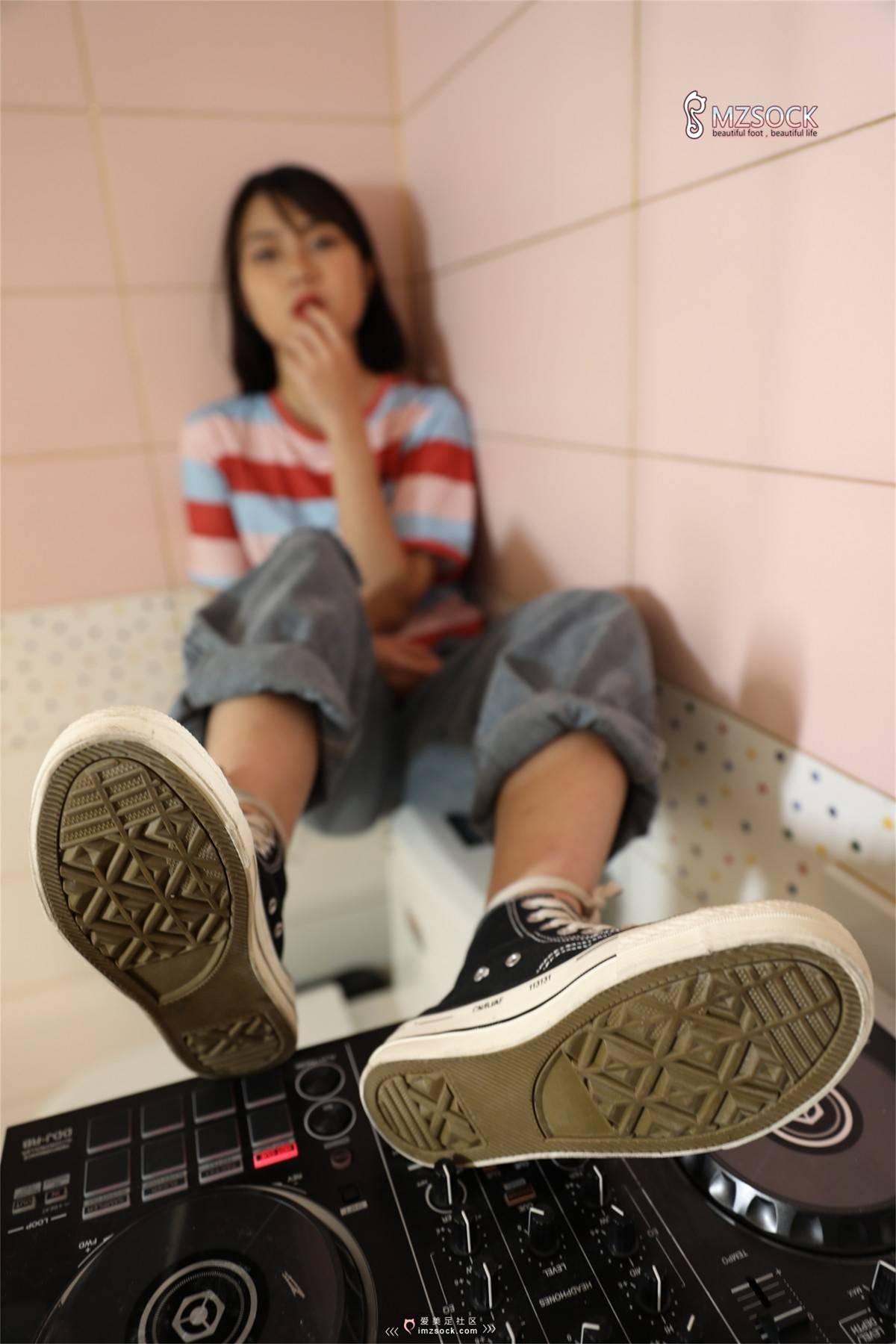 图片[64]-[MZSOCK爱美足] No.086 婷婷 在线浏览 – 速更版-美库