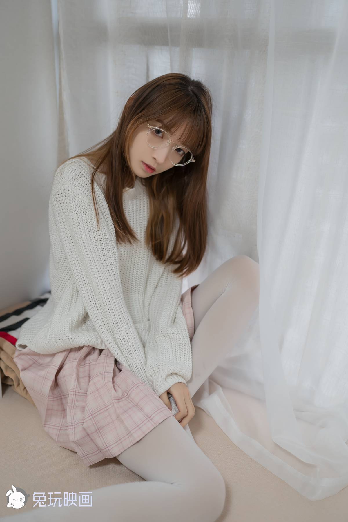 图片[26]-兔玩映画 B081 粉格裙的眼镜娘 在线浏览 – 速更版-美库