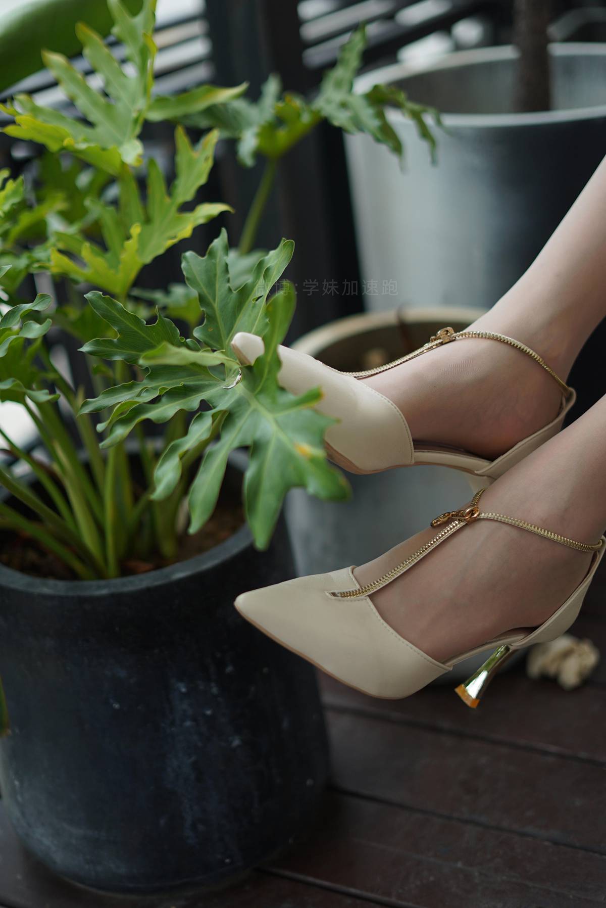 图片[92]-[学妹加速跑] XM056《夏日大长腿-盘盘》在线浏览 – 速更版-美库