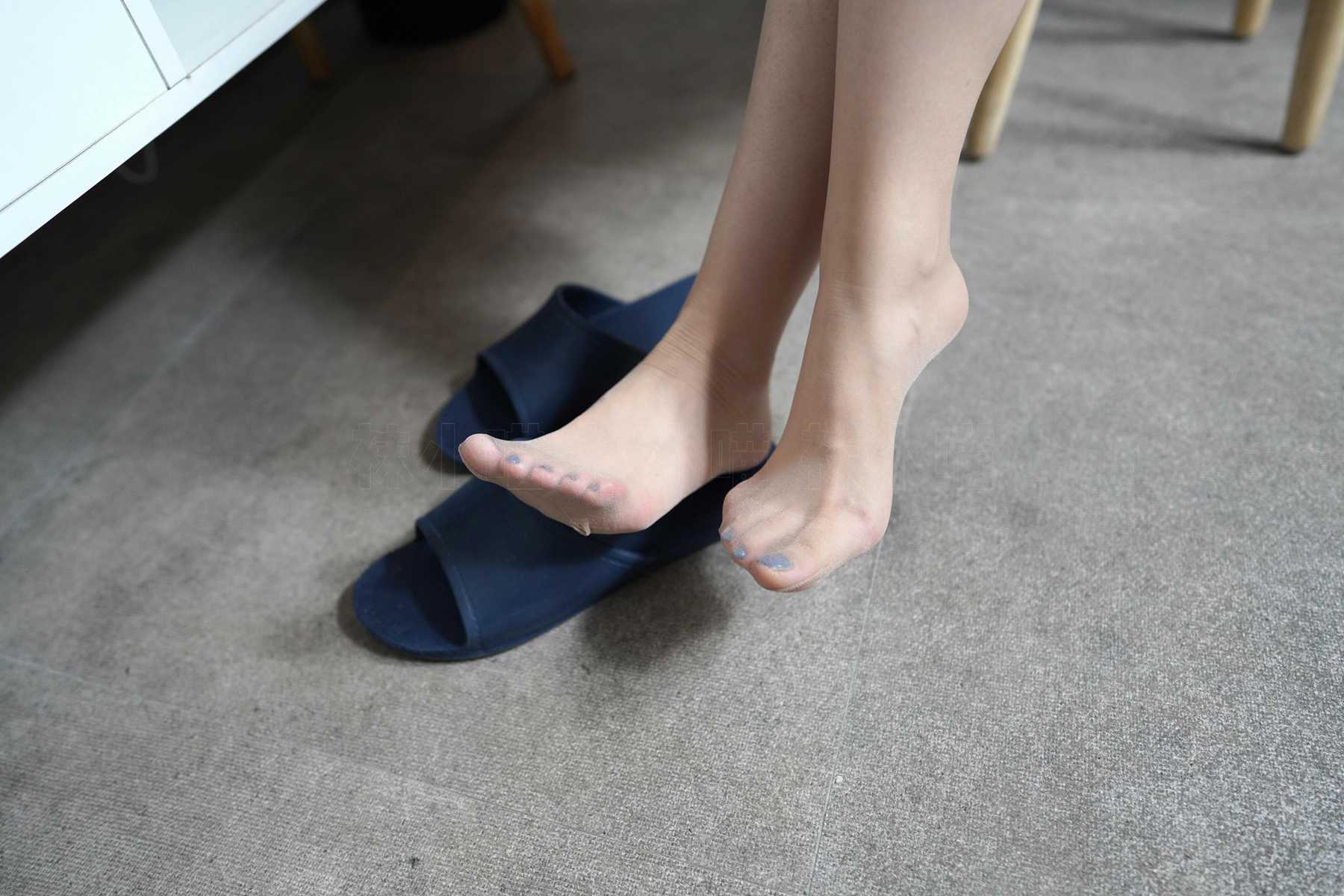 图片[49]-[kittyWawa袜小喵] KT247《同事帮我修电视：上》 在线浏览 – 速更版-美库