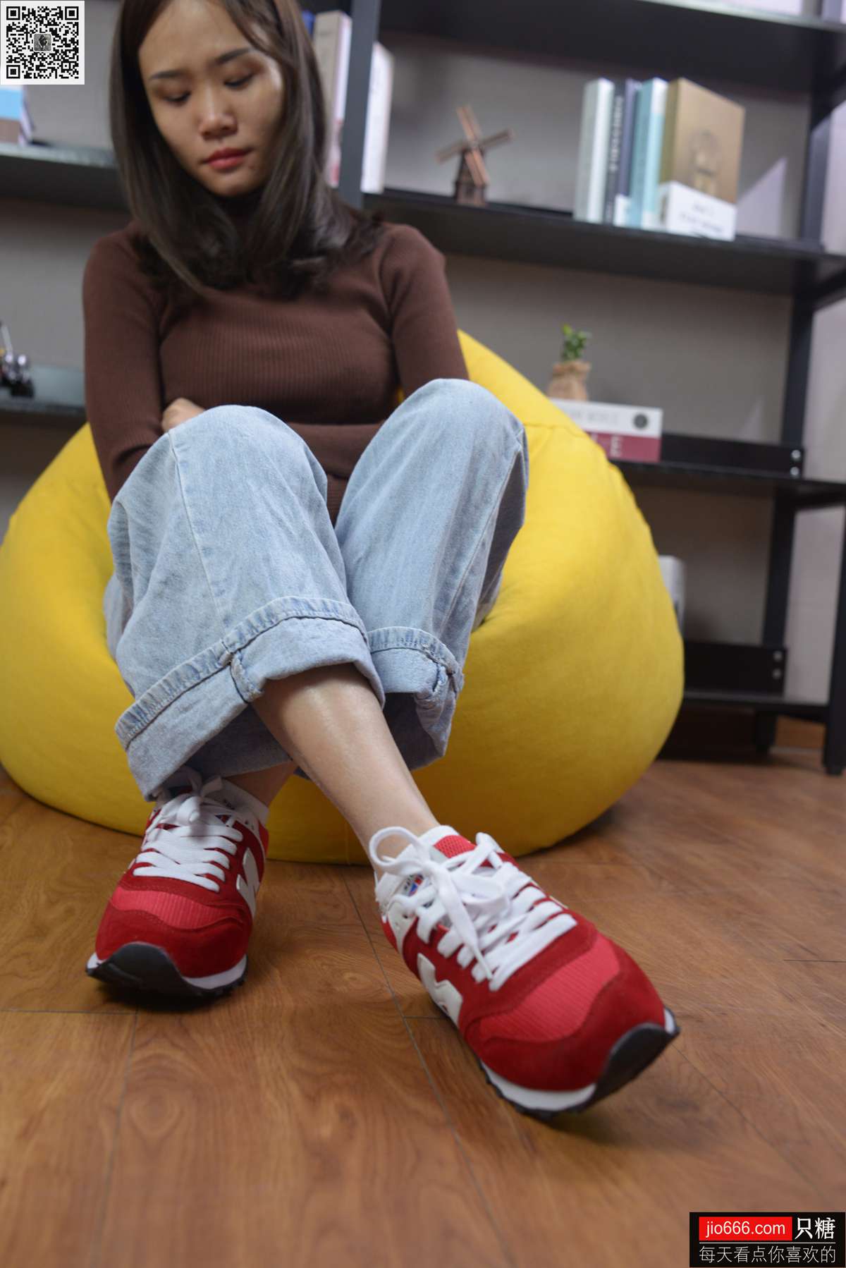 图片[110]-[只糖棉袜] NO.129 冬冬 红与白里的牛仔裤温暖时光 [258P] – 速更版-美库