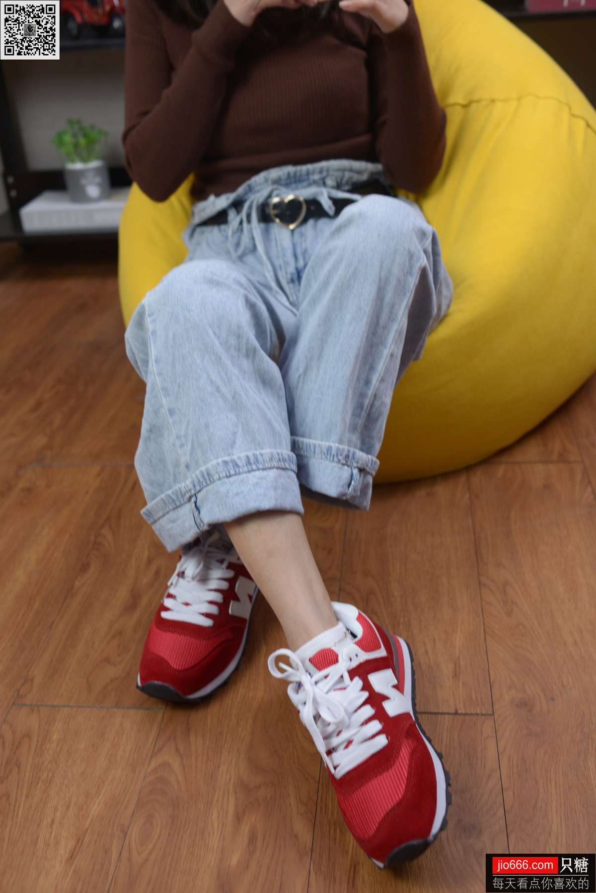 图片[97]-[只糖棉袜] NO.129 冬冬 红与白里的牛仔裤温暖时光 [258P] – 速更版-美库