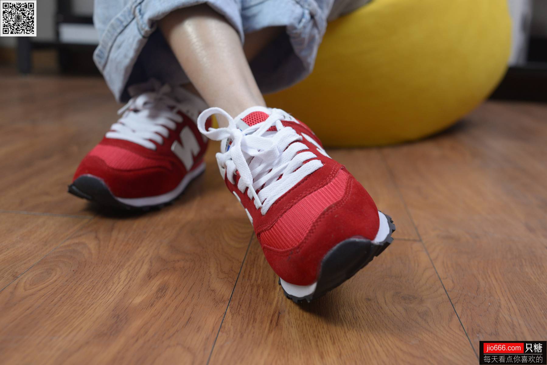 图片[146]-[只糖棉袜] NO.129 冬冬 红与白里的牛仔裤温暖时光 [258P] – 速更版-美库