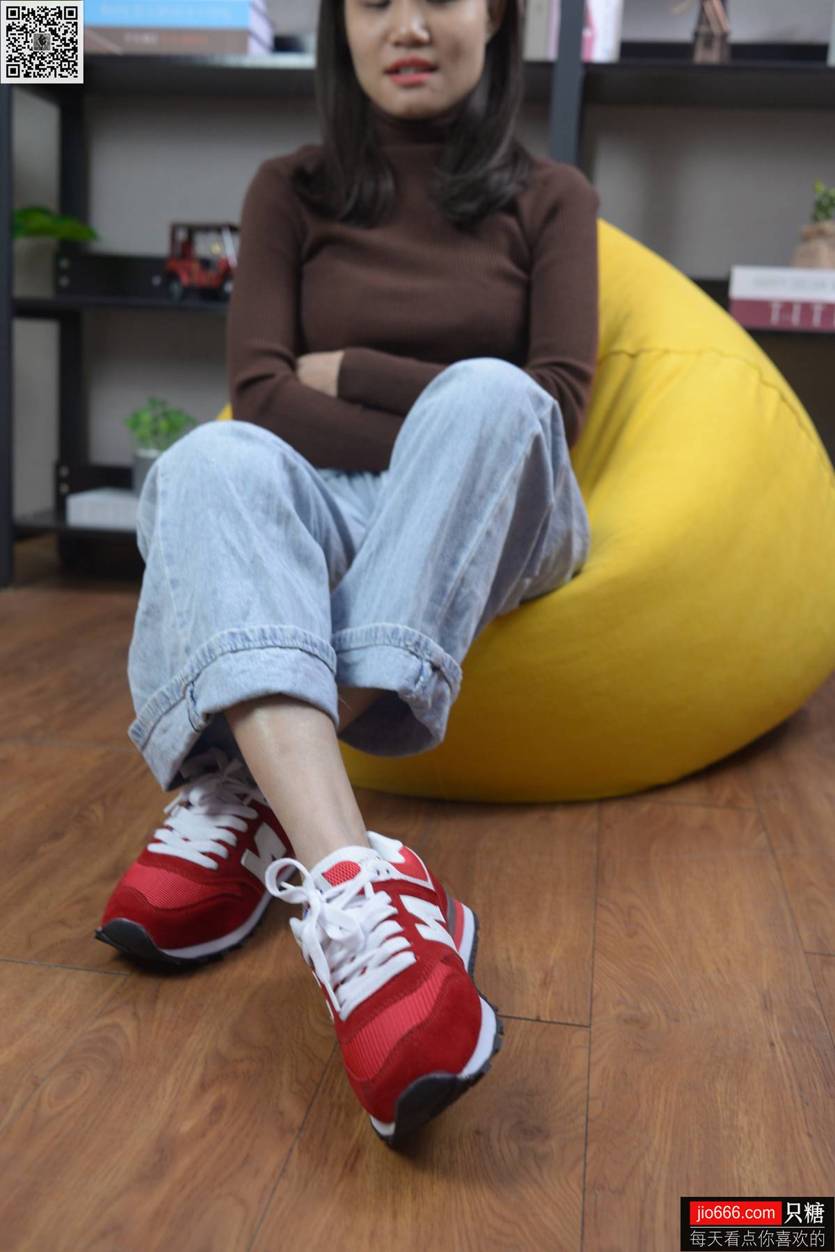 图片[175]-[只糖棉袜] NO.129 冬冬 红与白里的牛仔裤温暖时光 [258P] – 速更版-美库