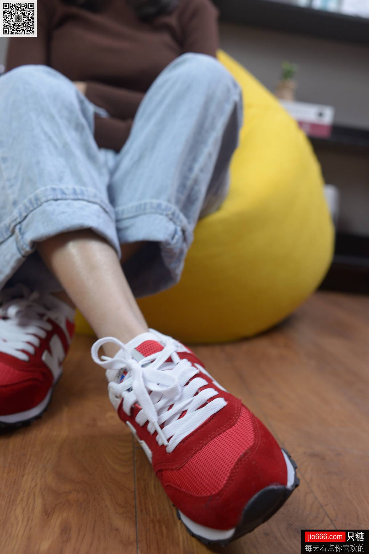 图片[184]-[只糖棉袜] NO.129 冬冬 红与白里的牛仔裤温暖时光 [258P] – 速更版-美库