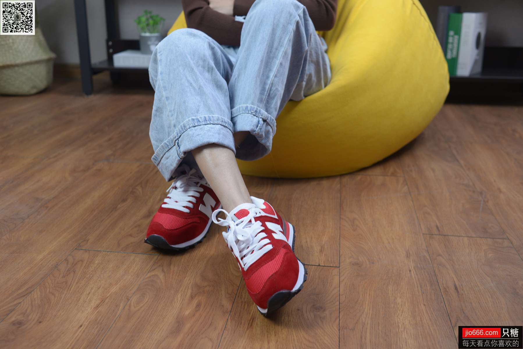 图片[125]-[只糖棉袜] NO.129 冬冬 红与白里的牛仔裤温暖时光 [258P] – 速更版-美库