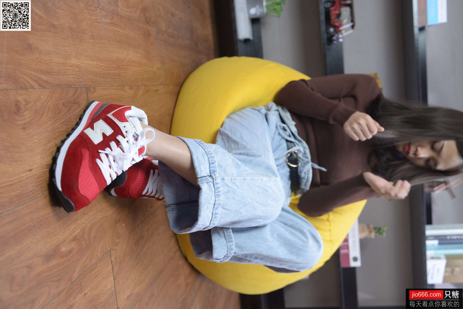 图片[209]-[只糖棉袜] NO.129 冬冬 红与白里的牛仔裤温暖时光 [258P] – 速更版-美库