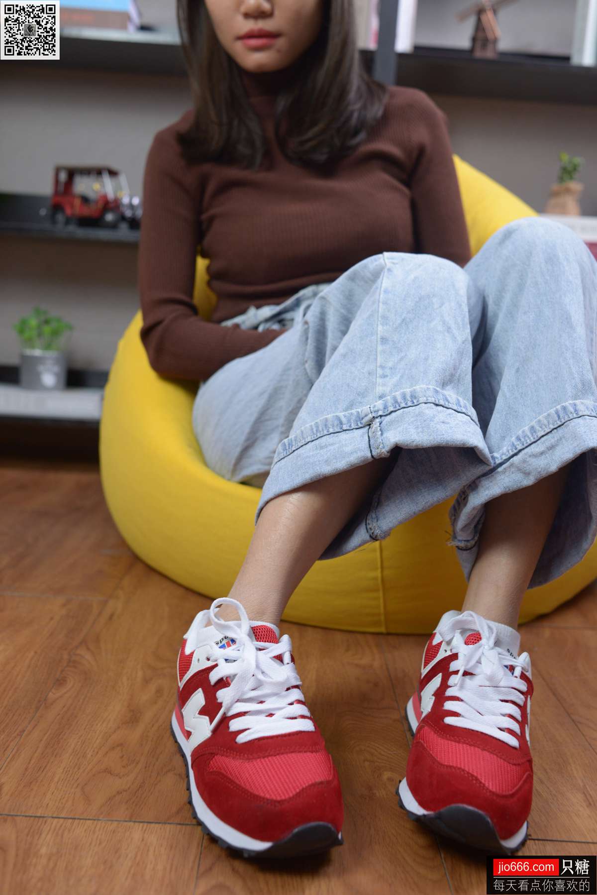 图片[107]-[只糖棉袜] NO.129 冬冬 红与白里的牛仔裤温暖时光 [258P] – 速更版-美库