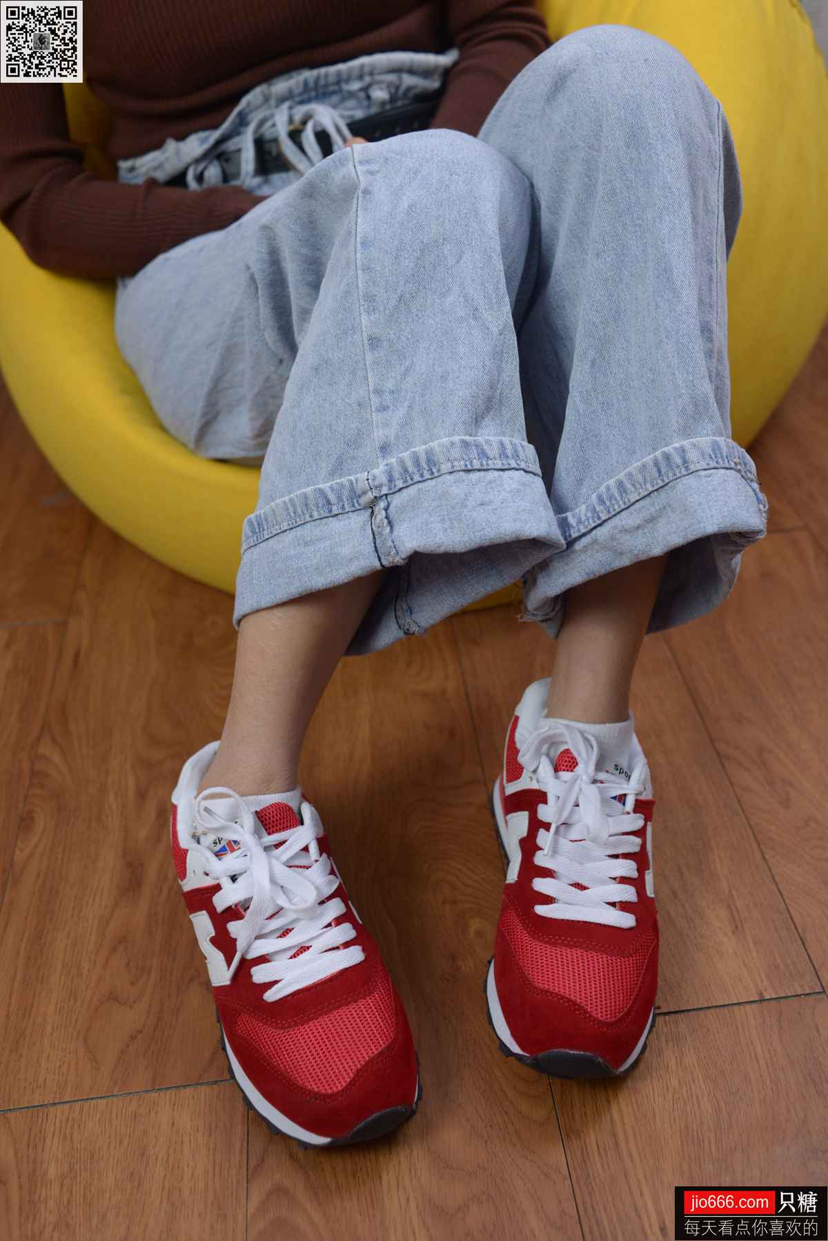 图片[34]-[只糖棉袜] NO.129 冬冬 红与白里的牛仔裤温暖时光 [258P] – 速更版-美库