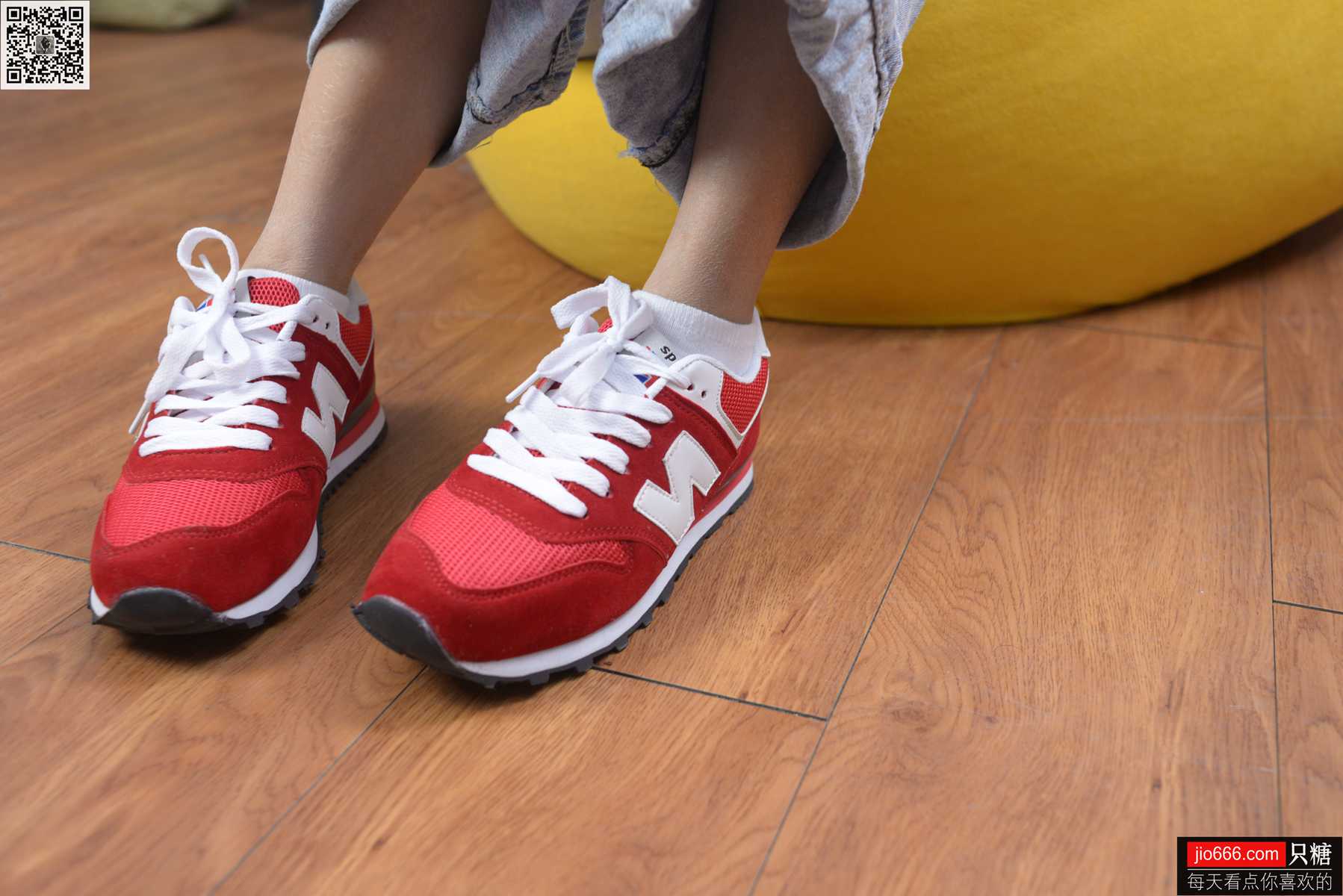 图片[243]-[只糖棉袜] NO.129 冬冬 红与白里的牛仔裤温暖时光 [258P] – 速更版-美库