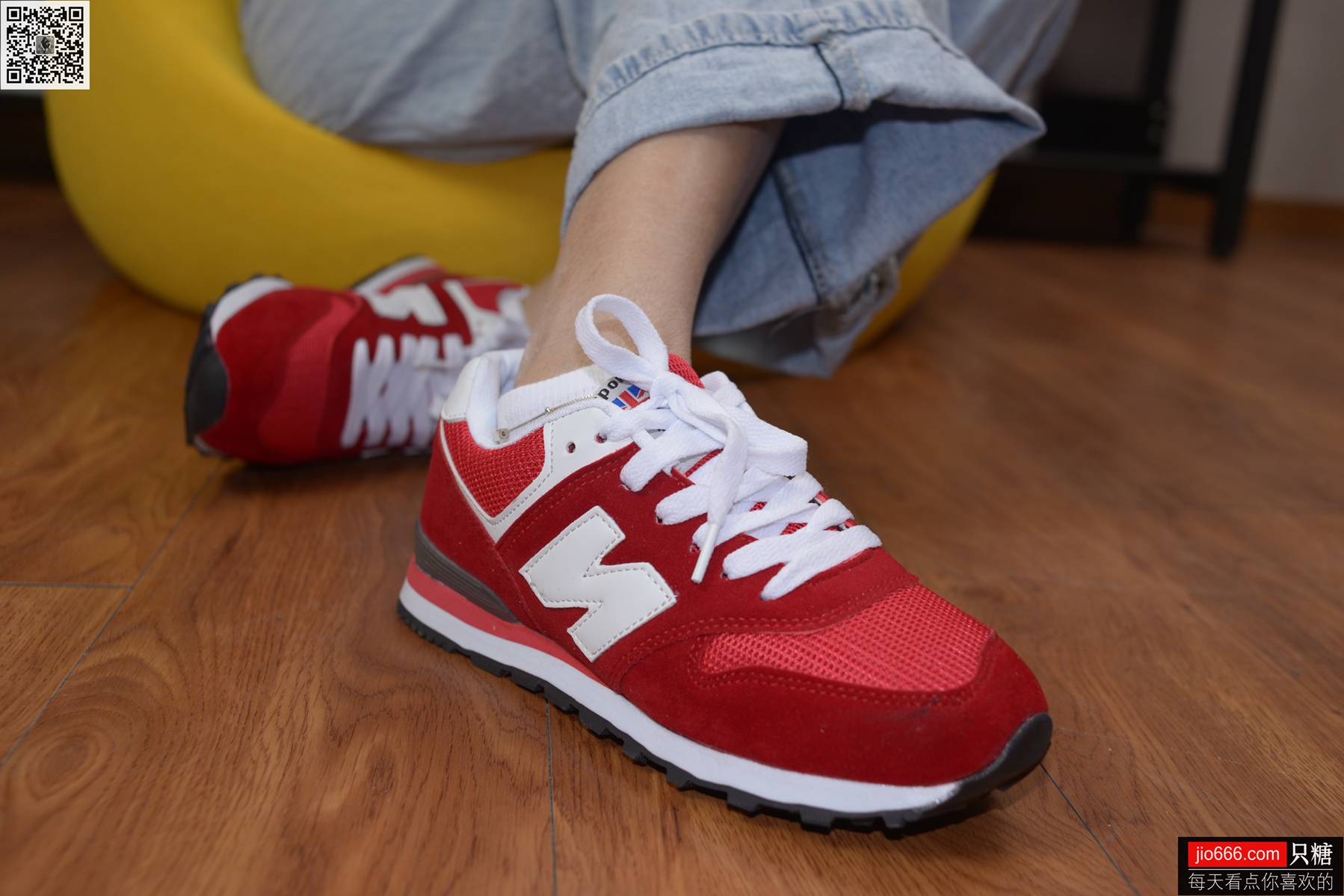 图片[240]-[只糖棉袜] NO.129 冬冬 红与白里的牛仔裤温暖时光 [258P] – 速更版-美库