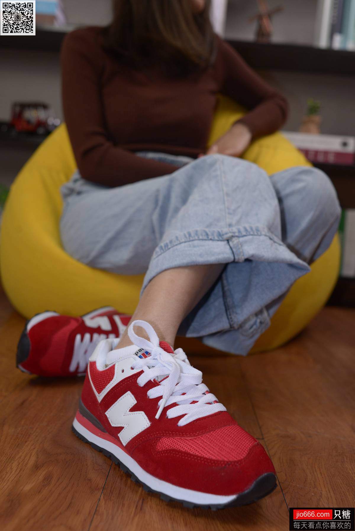 图片[182]-[只糖棉袜] NO.129 冬冬 红与白里的牛仔裤温暖时光 [258P] – 速更版-美库