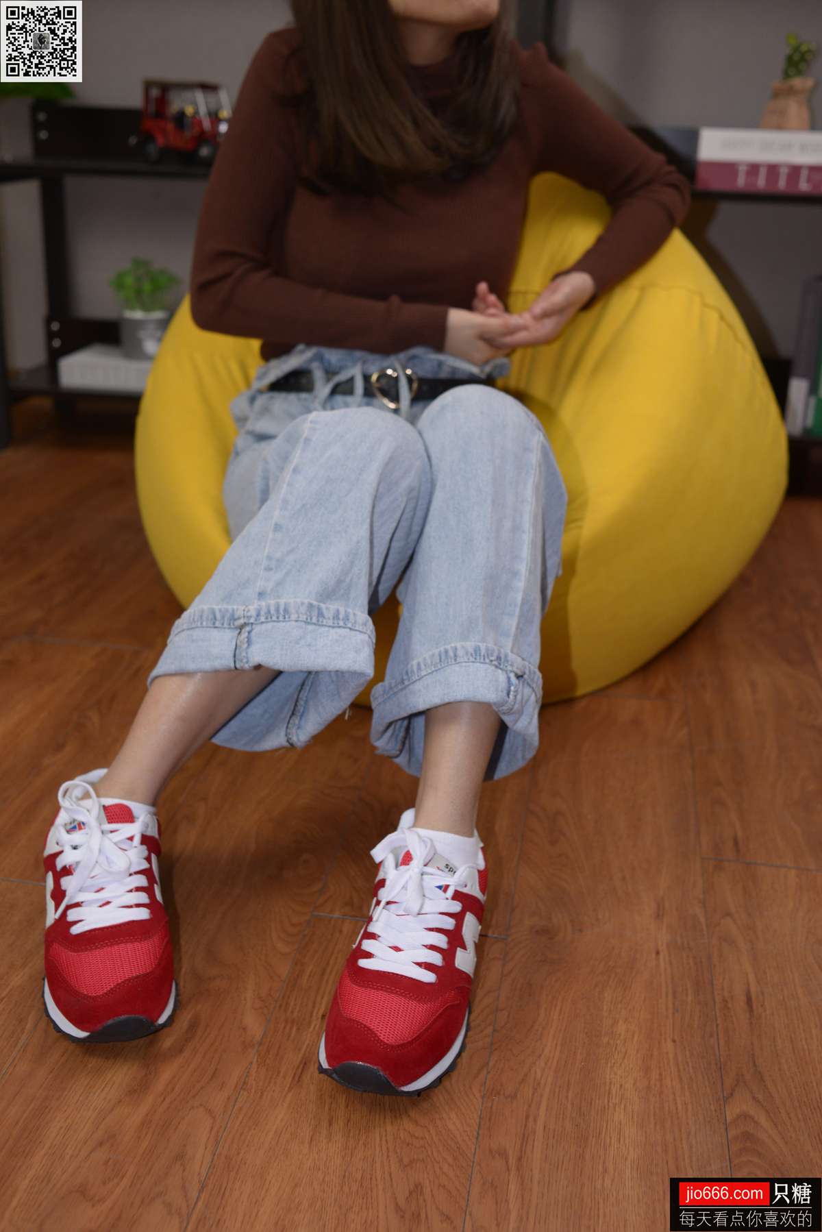 图片[183]-[只糖棉袜] NO.129 冬冬 红与白里的牛仔裤温暖时光 [258P] – 速更版-美库