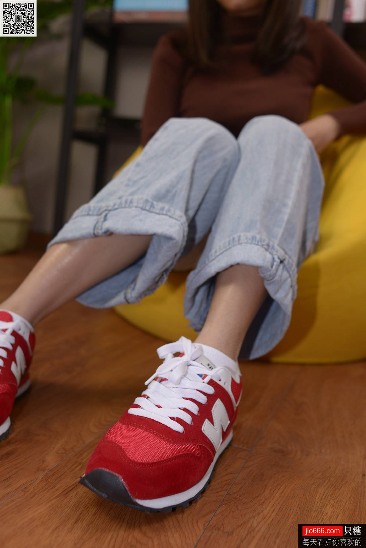 图片[105]-[只糖棉袜] NO.129 冬冬 红与白里的牛仔裤温暖时光 [258P] – 速更版-美库