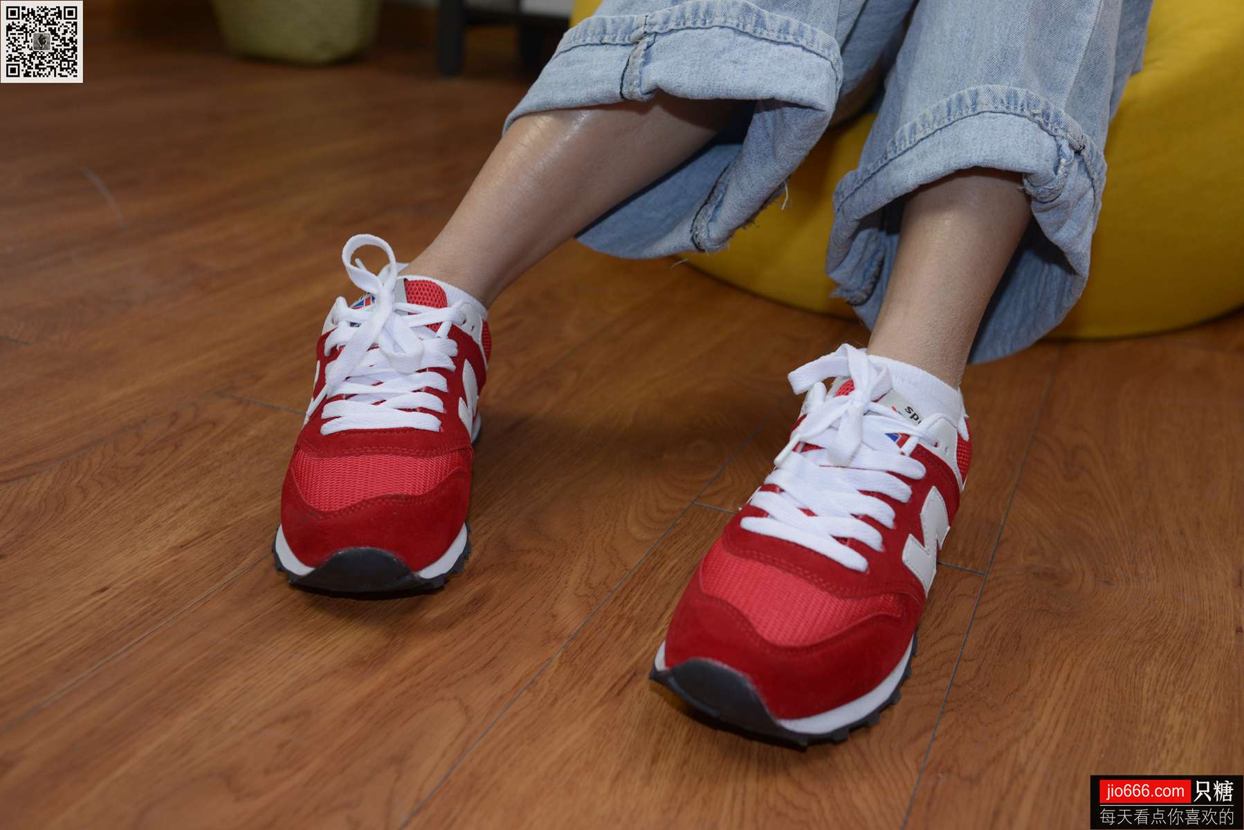 图片[253]-[只糖棉袜] NO.129 冬冬 红与白里的牛仔裤温暖时光 [258P] – 速更版-美库