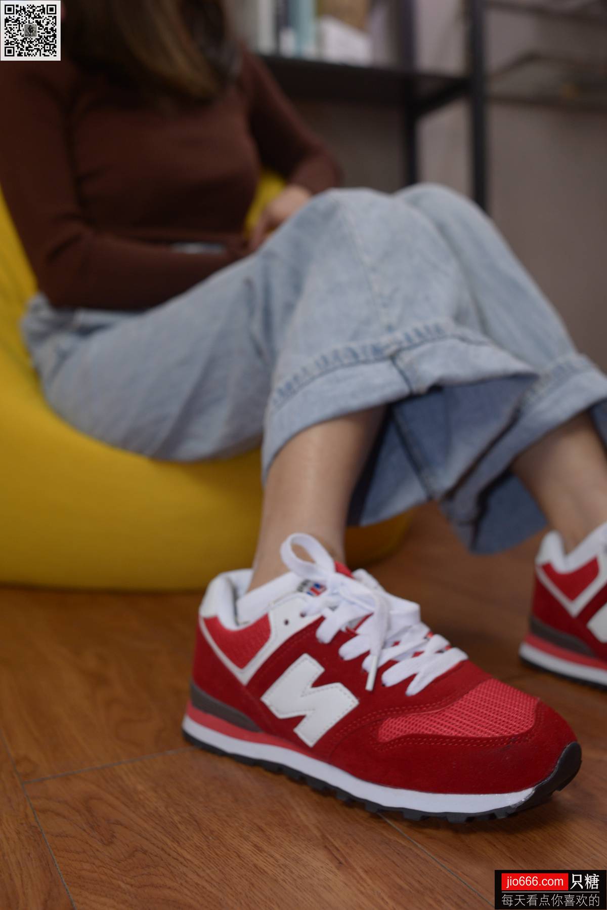 图片[152]-[只糖棉袜] NO.129 冬冬 红与白里的牛仔裤温暖时光 [258P] – 速更版-美库