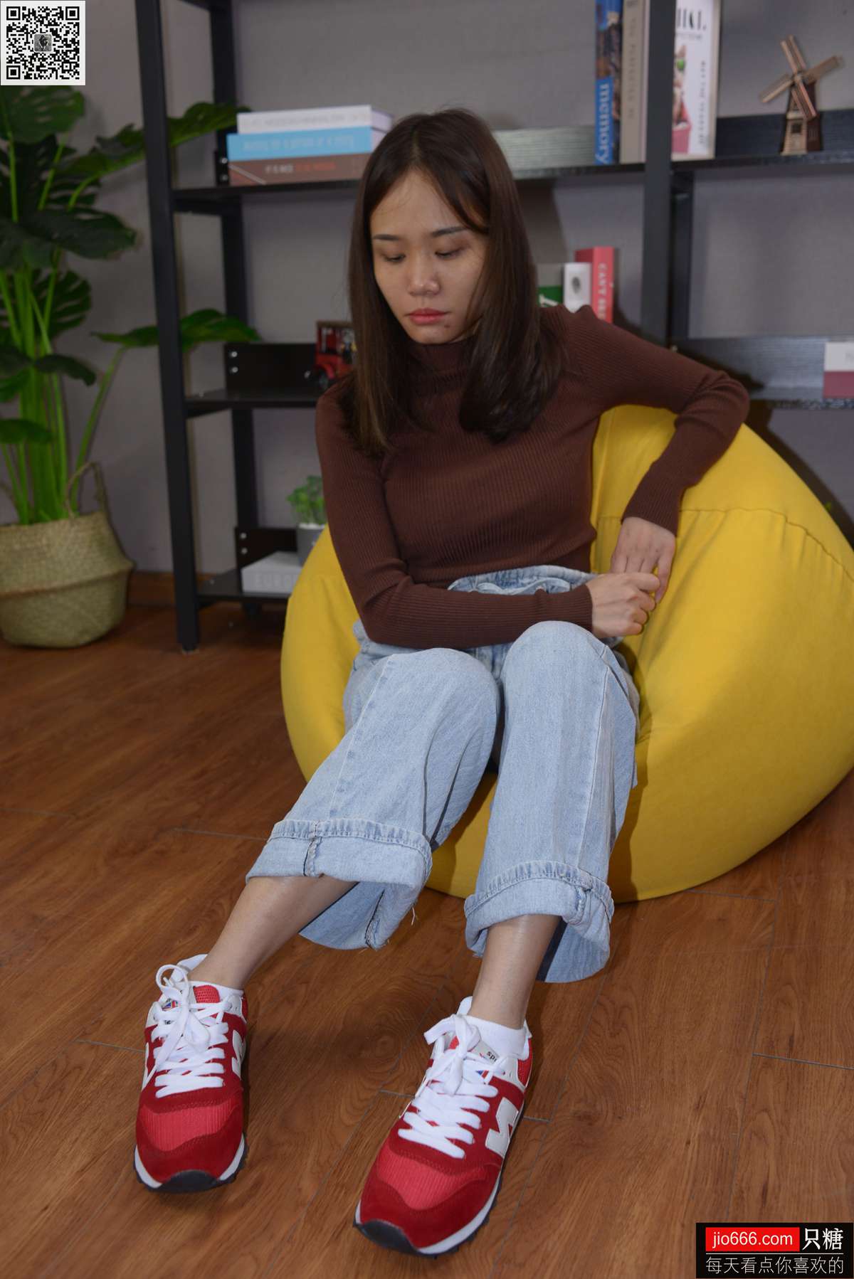 图片[119]-[只糖棉袜] NO.129 冬冬 红与白里的牛仔裤温暖时光 [258P] – 速更版-美库