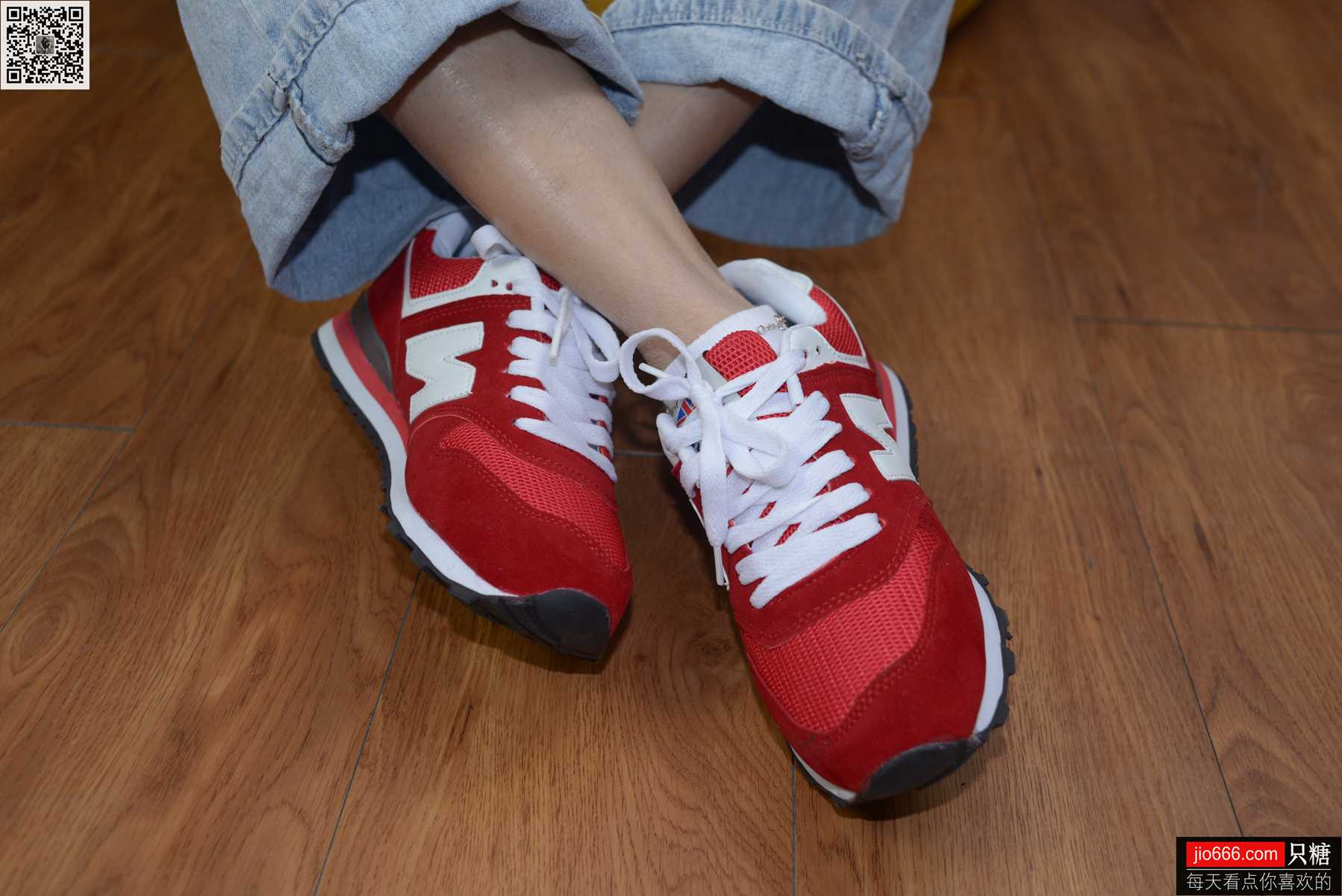 图片[242]-[只糖棉袜] NO.129 冬冬 红与白里的牛仔裤温暖时光 [258P] – 速更版-美库