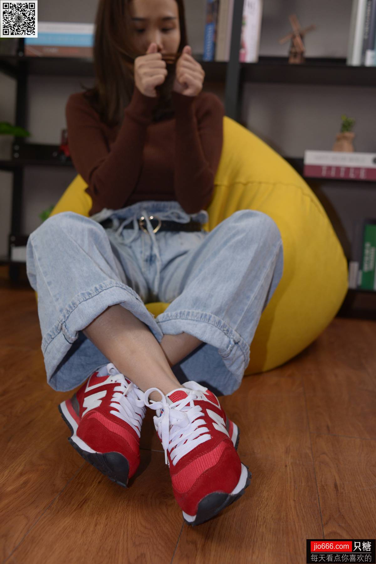 图片[259]-[只糖棉袜] NO.129 冬冬 红与白里的牛仔裤温暖时光 [258P] – 速更版-美库