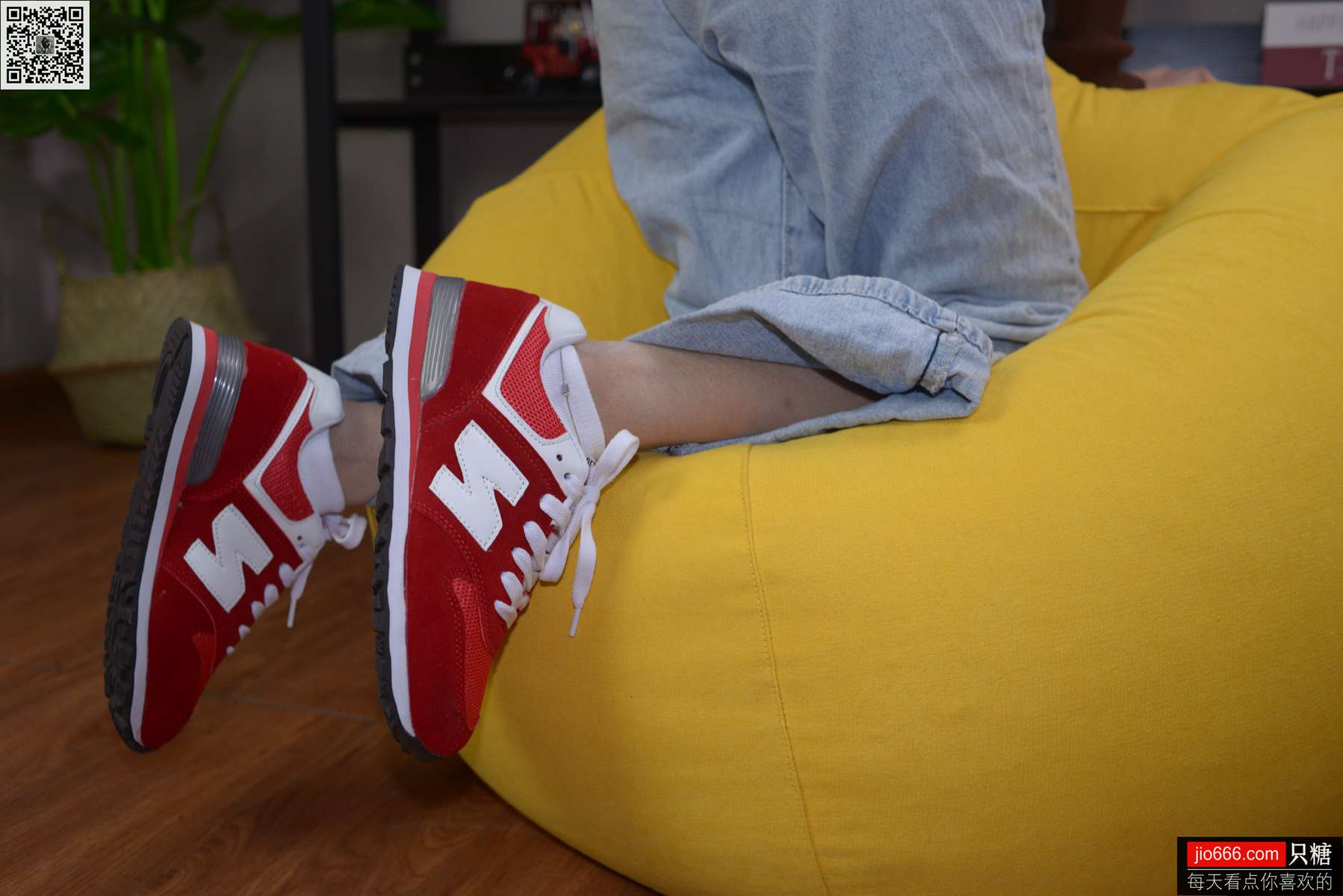图片[90]-[只糖棉袜] NO.129 冬冬 红与白里的牛仔裤温暖时光 [258P] – 速更版-美库